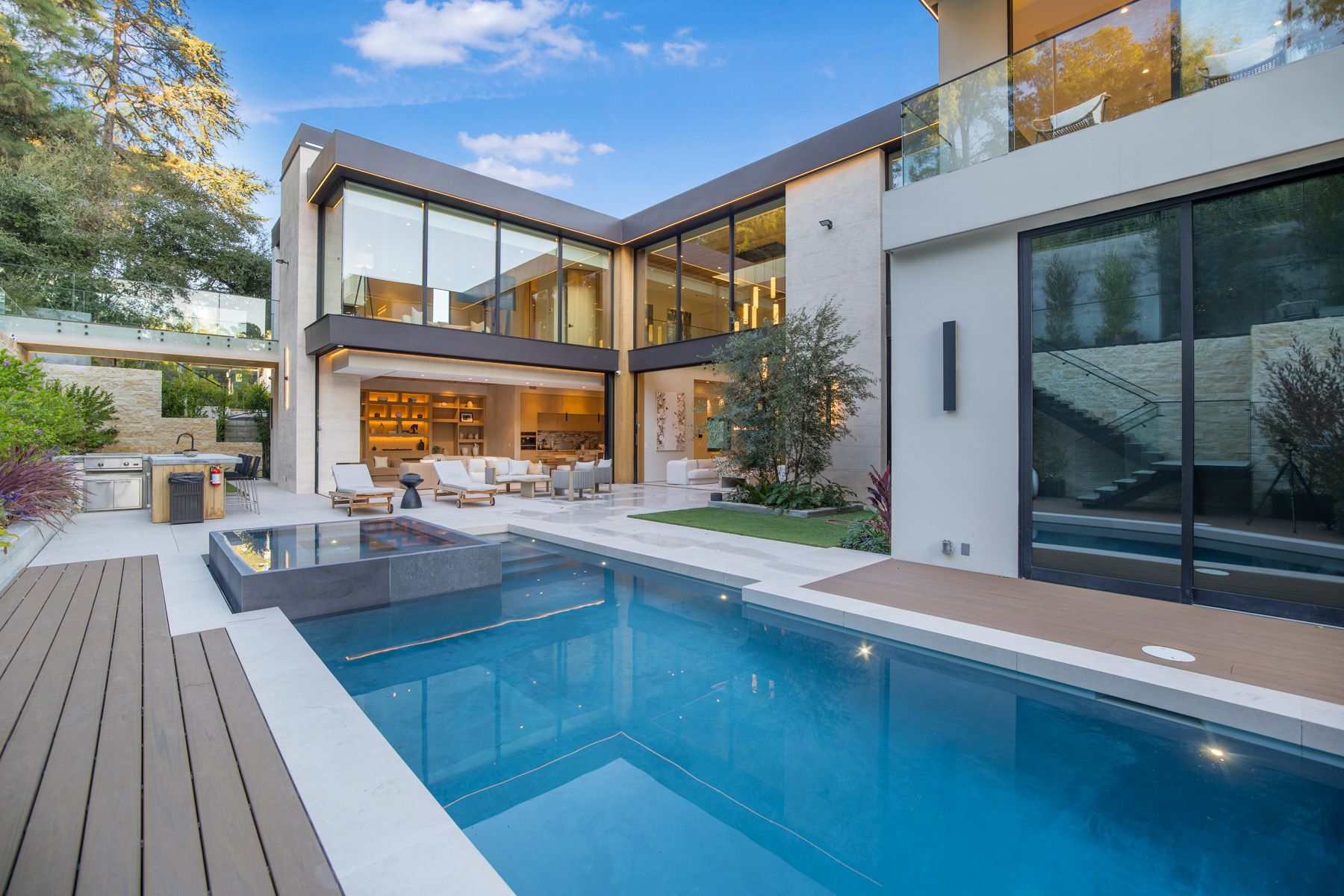 Villa Crestline Runyon LosAngeles: 5-Bedroom Beverly Hills Villa with Cinema Room and Spa in Lo