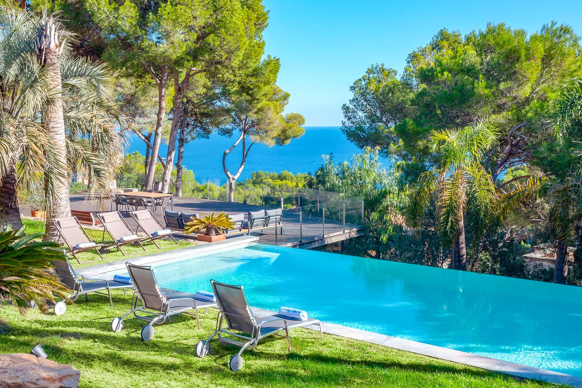 Villa Daurada Aigua Xelida Tamariu: 4-Bedroom Seaview Villa with Infinity Pool Near the Beach in