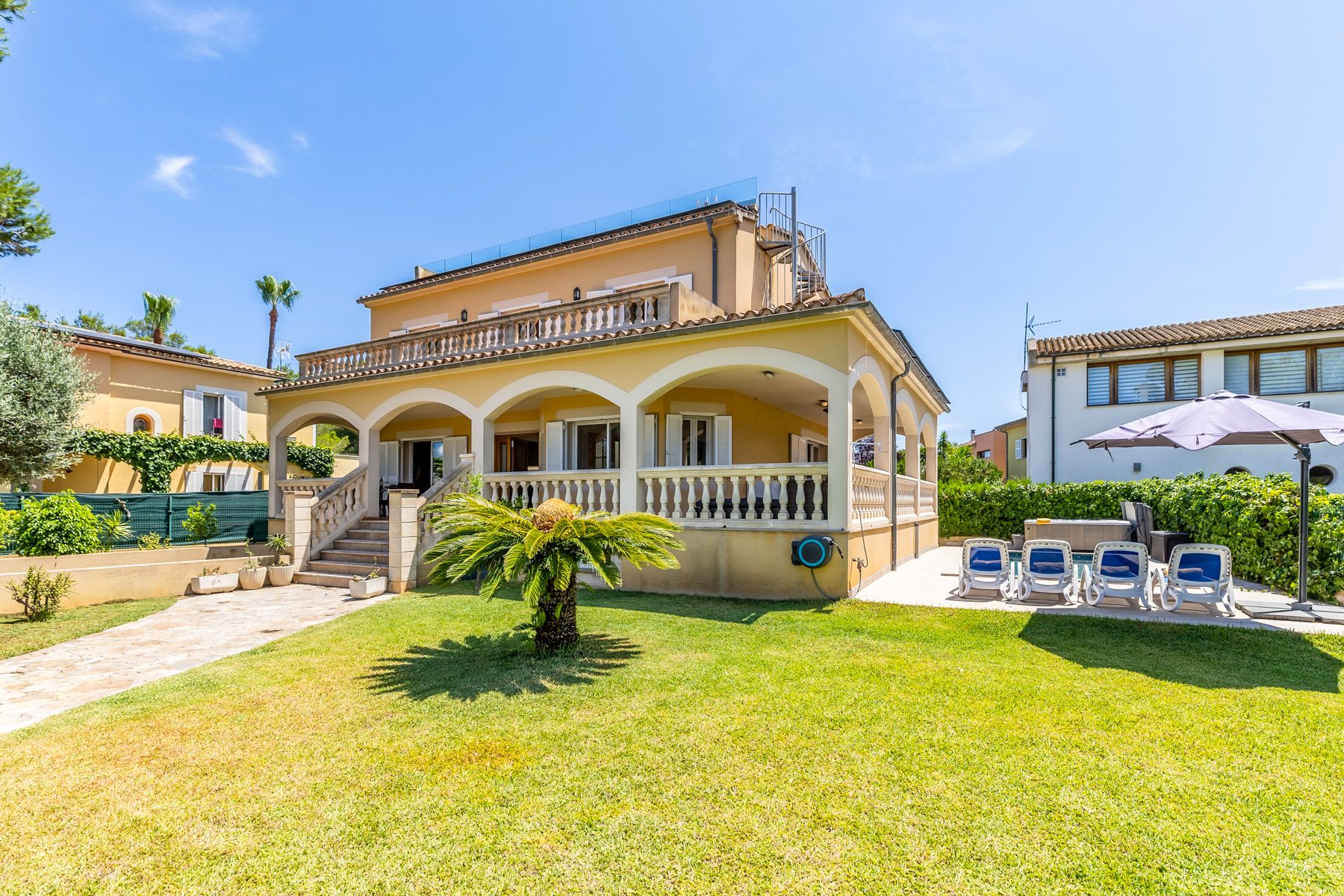 Villa Dorada Alcanada Alcúdia: 5-Bedroom Villa with Private Pool, Hot Tub & Nature Reserve