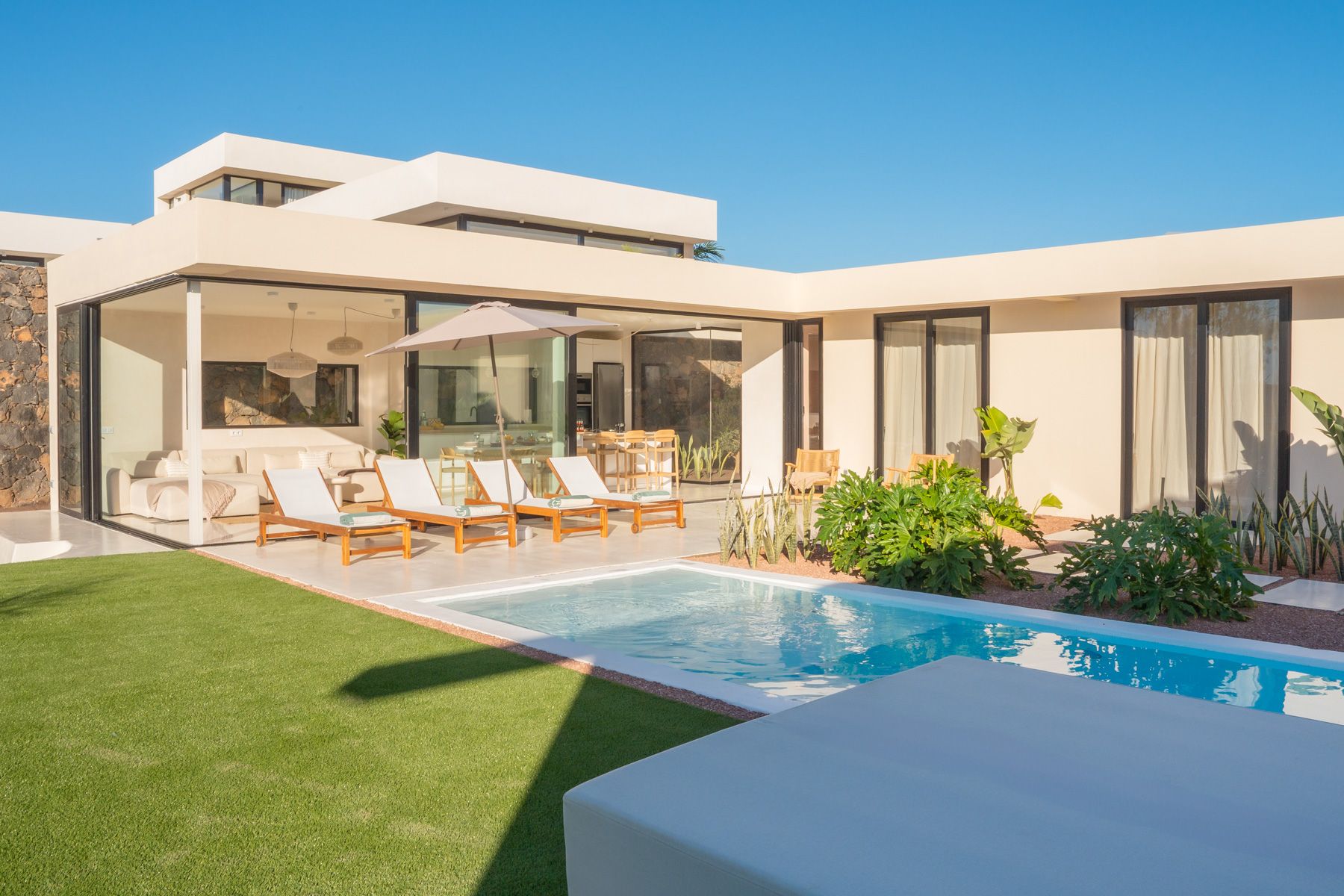 Villa Dorada Corralejo Fuerteventura: 3-Bedroom Villa with Private Pool and Spa in Fuerteventura,