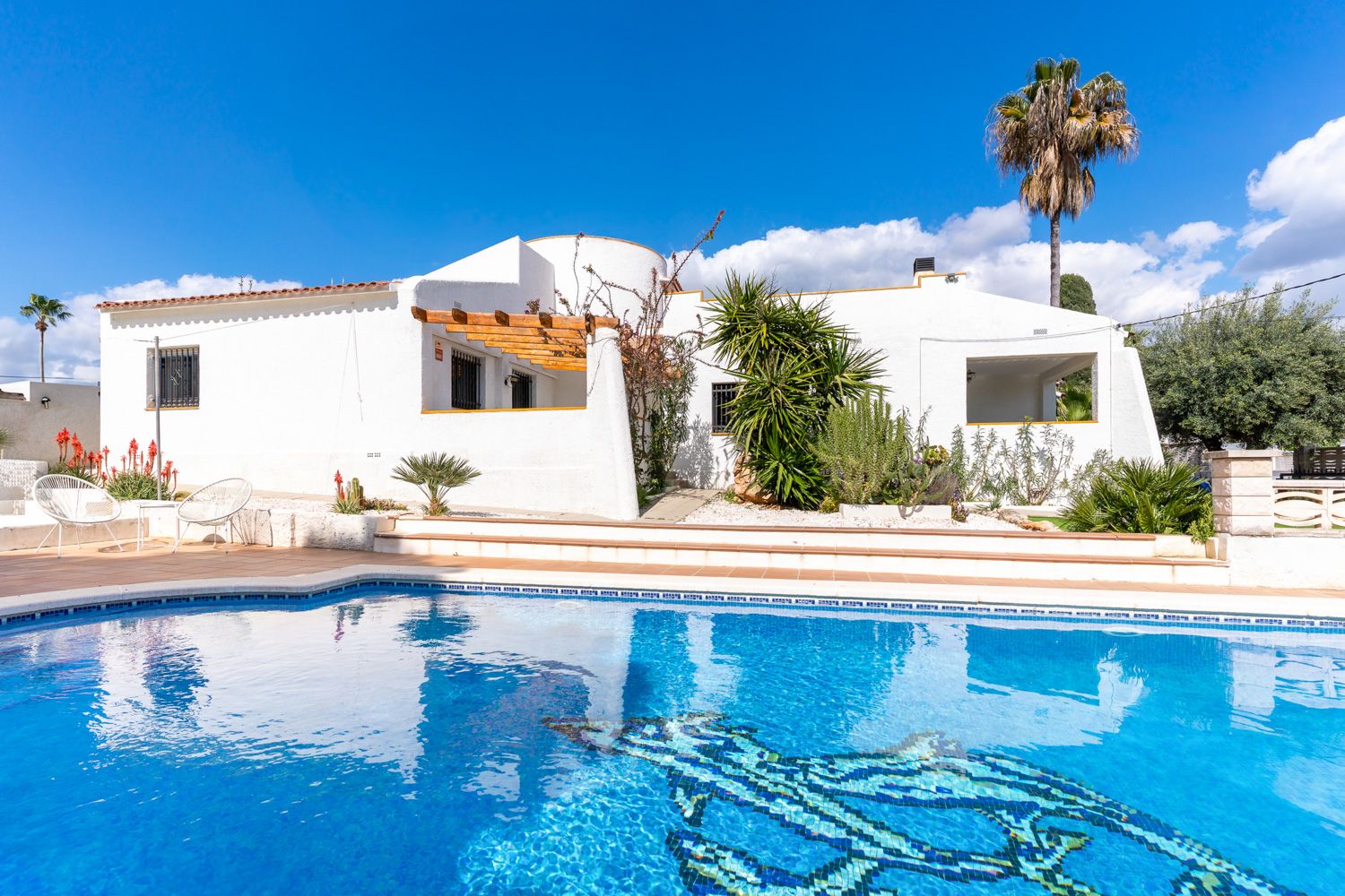 Villa Dorada Cubelles Cunit: 4-Bedroom Villa with Private Pool and Spa Near Costa Dorada