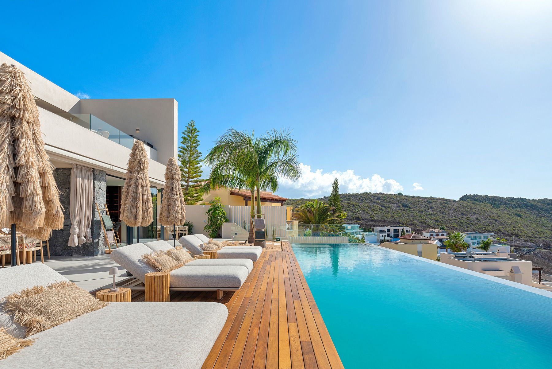 Villa Dorada Fañabé Adeje: 5-Bedroom Villa with Infinity Pool, Cinema Room & Ocean View
