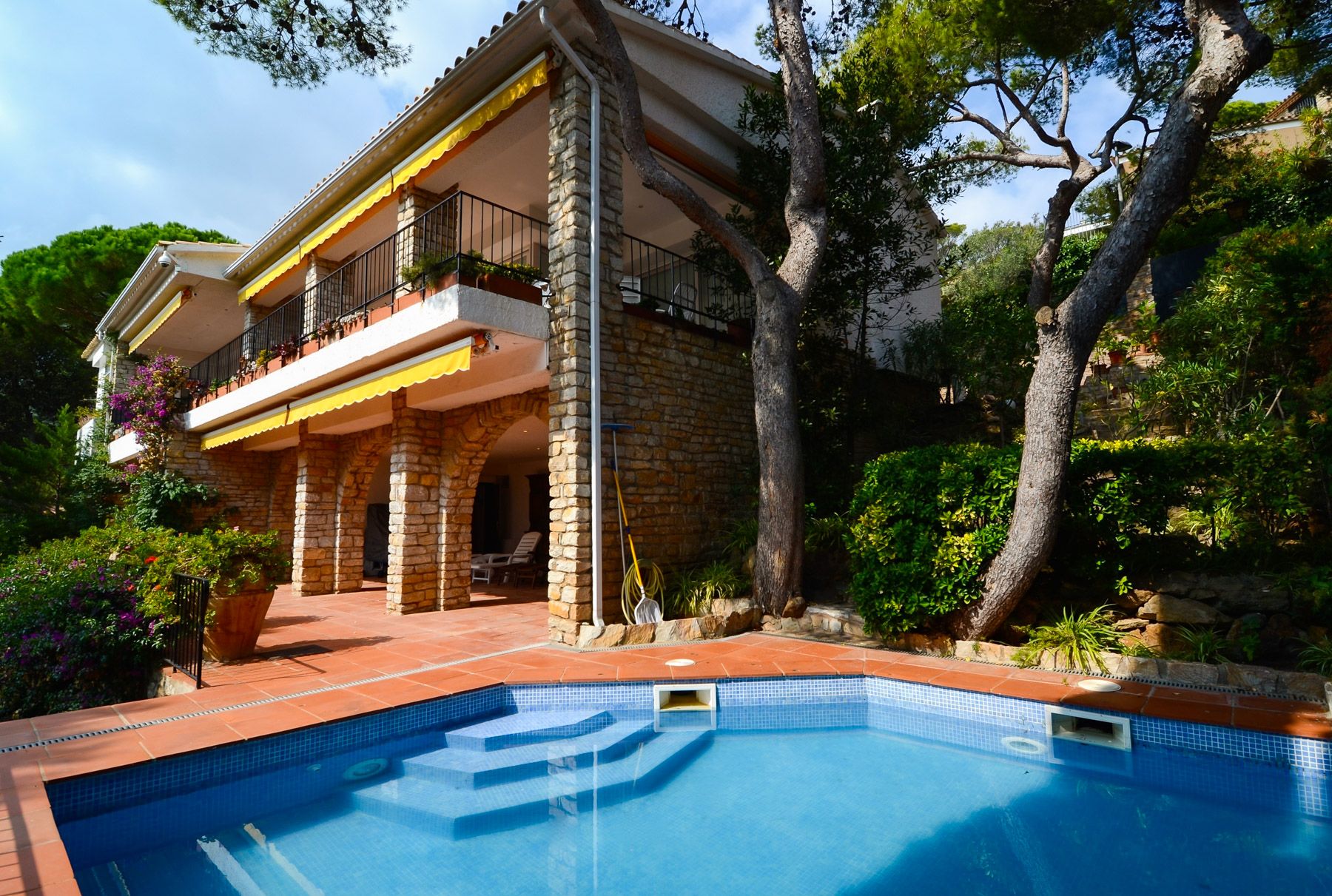 Villa Dorada Foralada Begur: 5-Bedroom Seaview Villa with Private Pool and Spa in Costa B