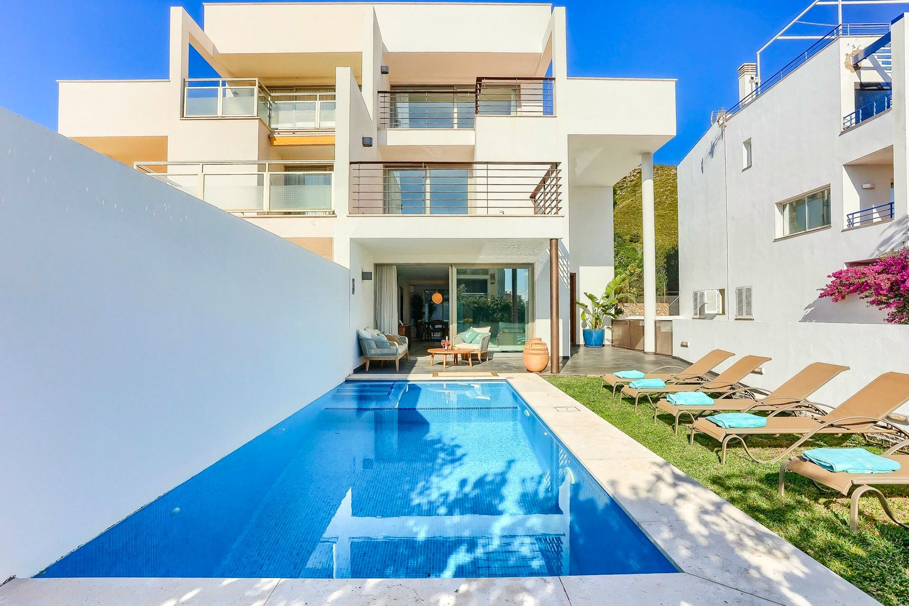Villa Dorada Formentor Pollença: 4-Bedroom Villa with Spa Near Beach in Puerto Pollensa, Mall