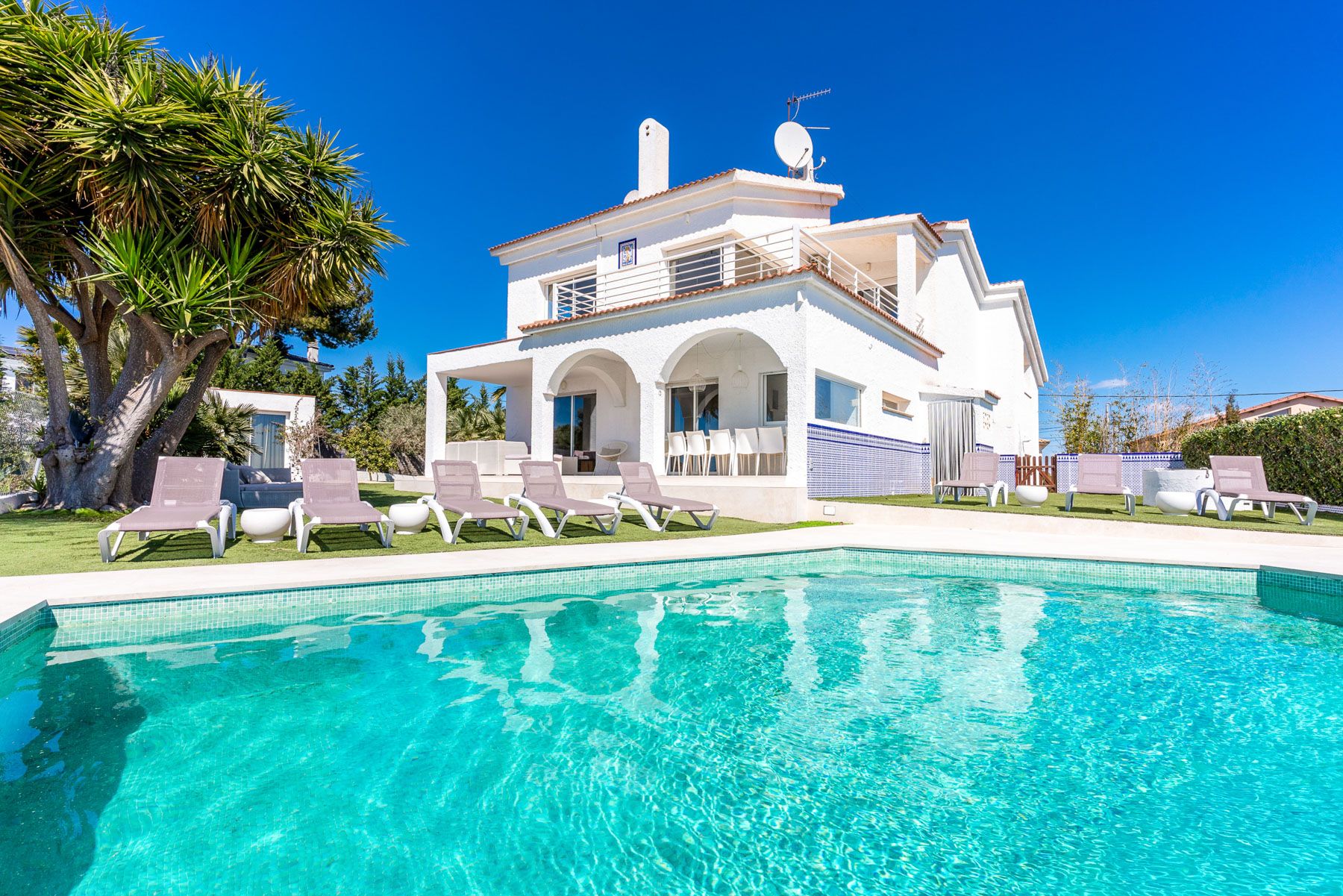 Villa Dorada Garraf Sitges: 7-Bedroom Sea View Villa with Spa Near Sitges in Califòrnia,