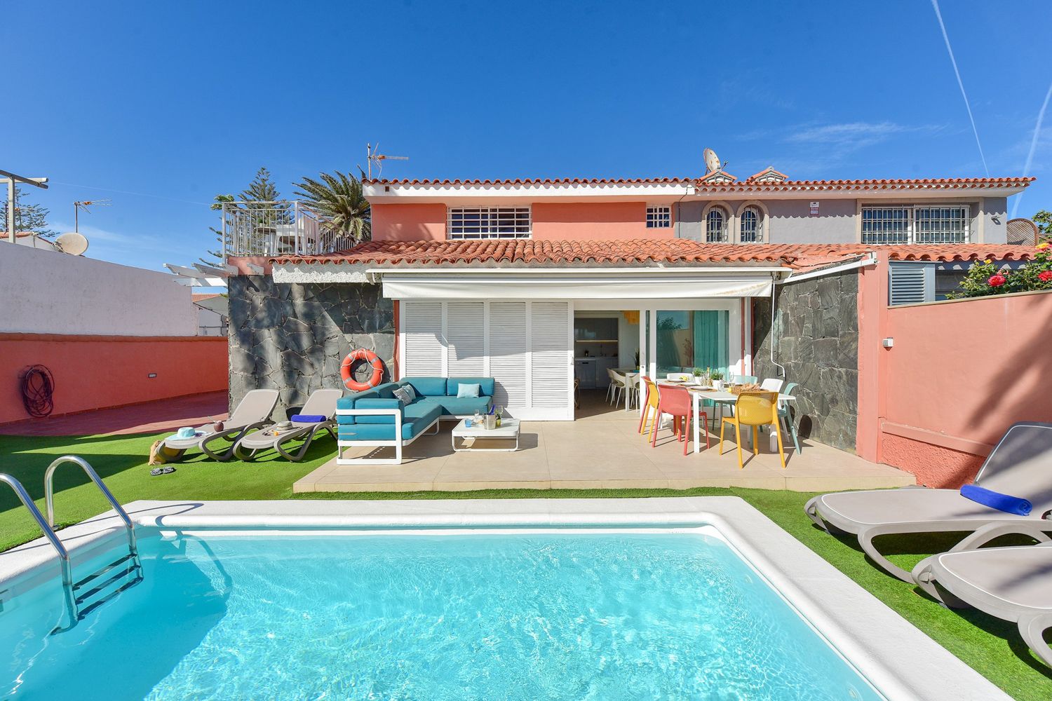 Villa Dorada Meloneras Maspalomas: 5-Bedroom Beachfront Villa with Heated Pool and Sea Views in