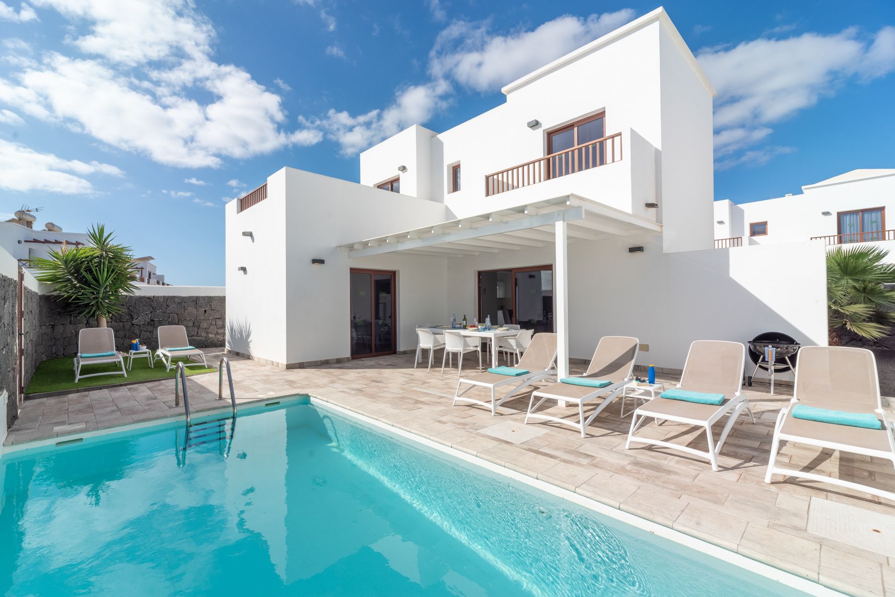 Villa Dorada Papagayo Lanzarote: 3-Bedroom Villa with Heated Pool and Spa in Playa Blanca, La