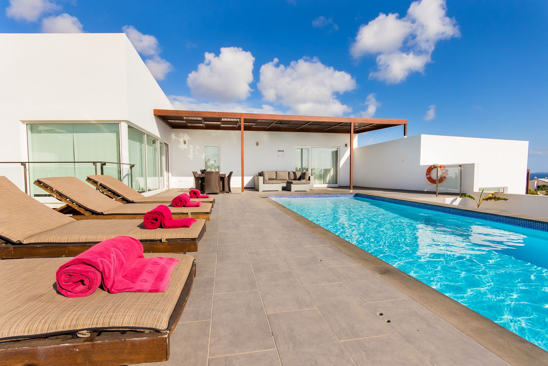 Villa Dorada Papagayo Playa Blanca: 4-Bedroom Heated Pool & Sea View Villa with Spa in Playa Bla
