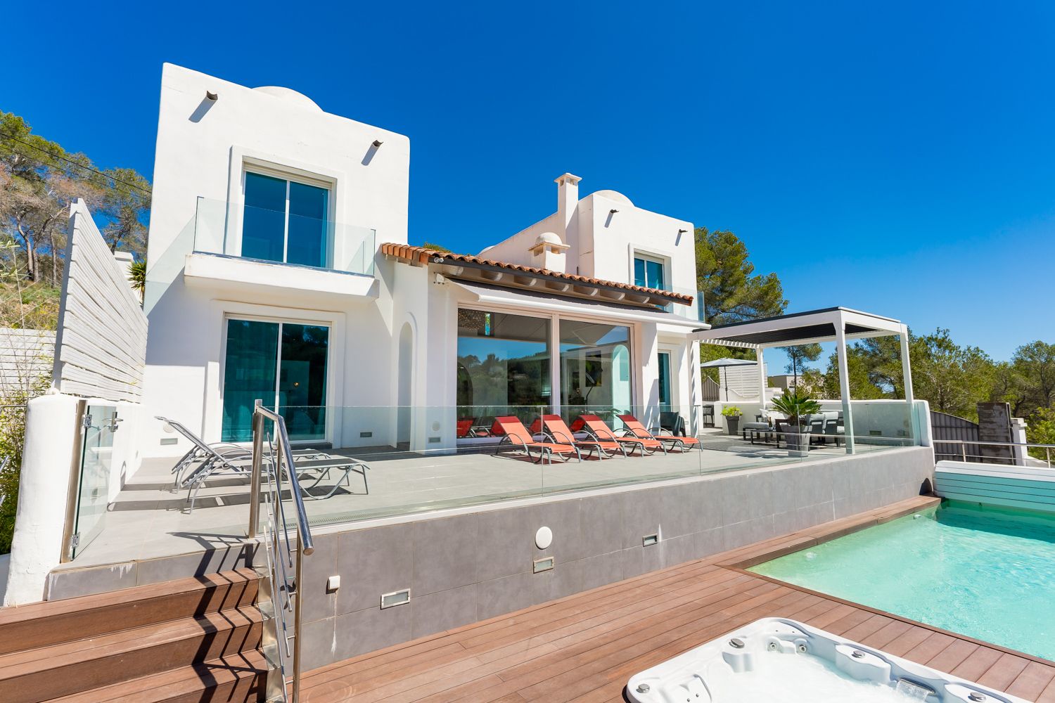 Villa Dorada Plana Olivella: 5-Bedroom Villa with Hot Tub, Pool & Coastal Views near Sitg