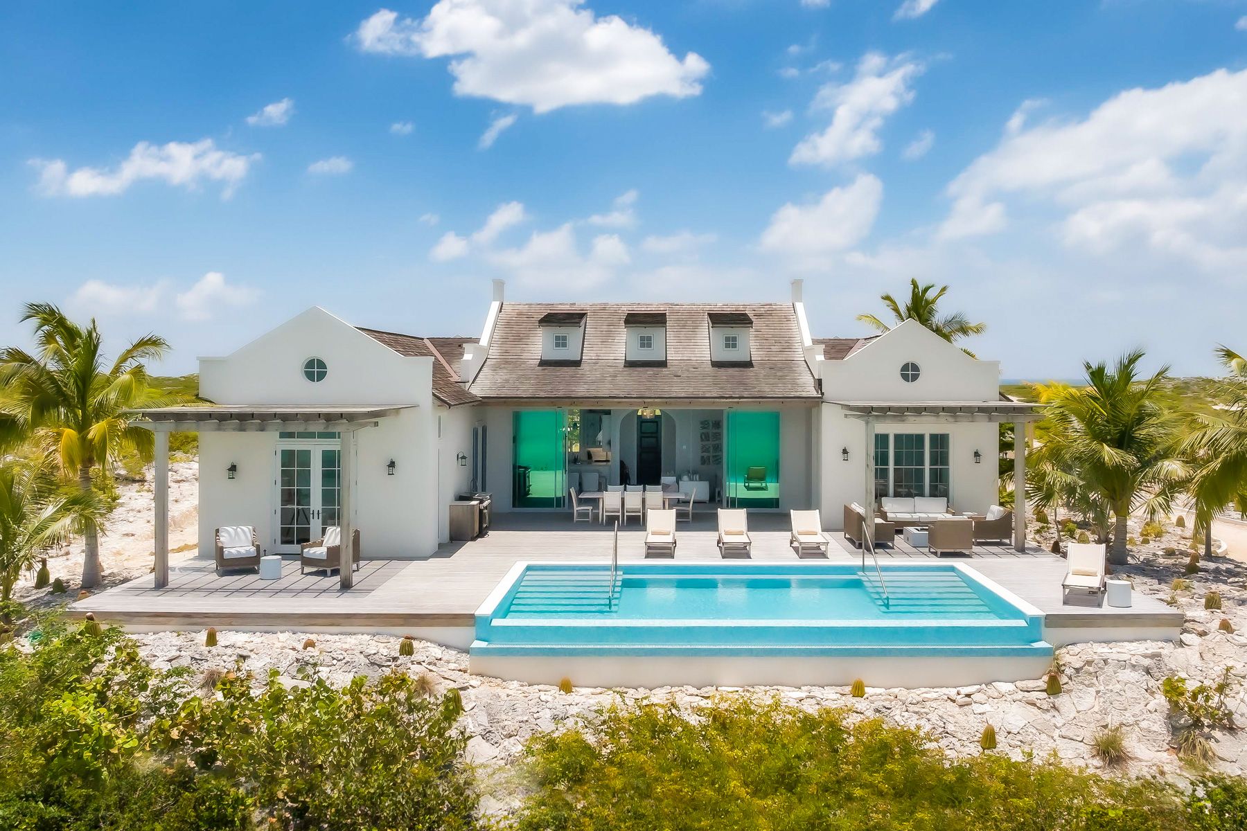 Villa Dorada Puesta Ambergris: 4-Bedroom Infinity Pool Villa with Ocean Views in Ambergris