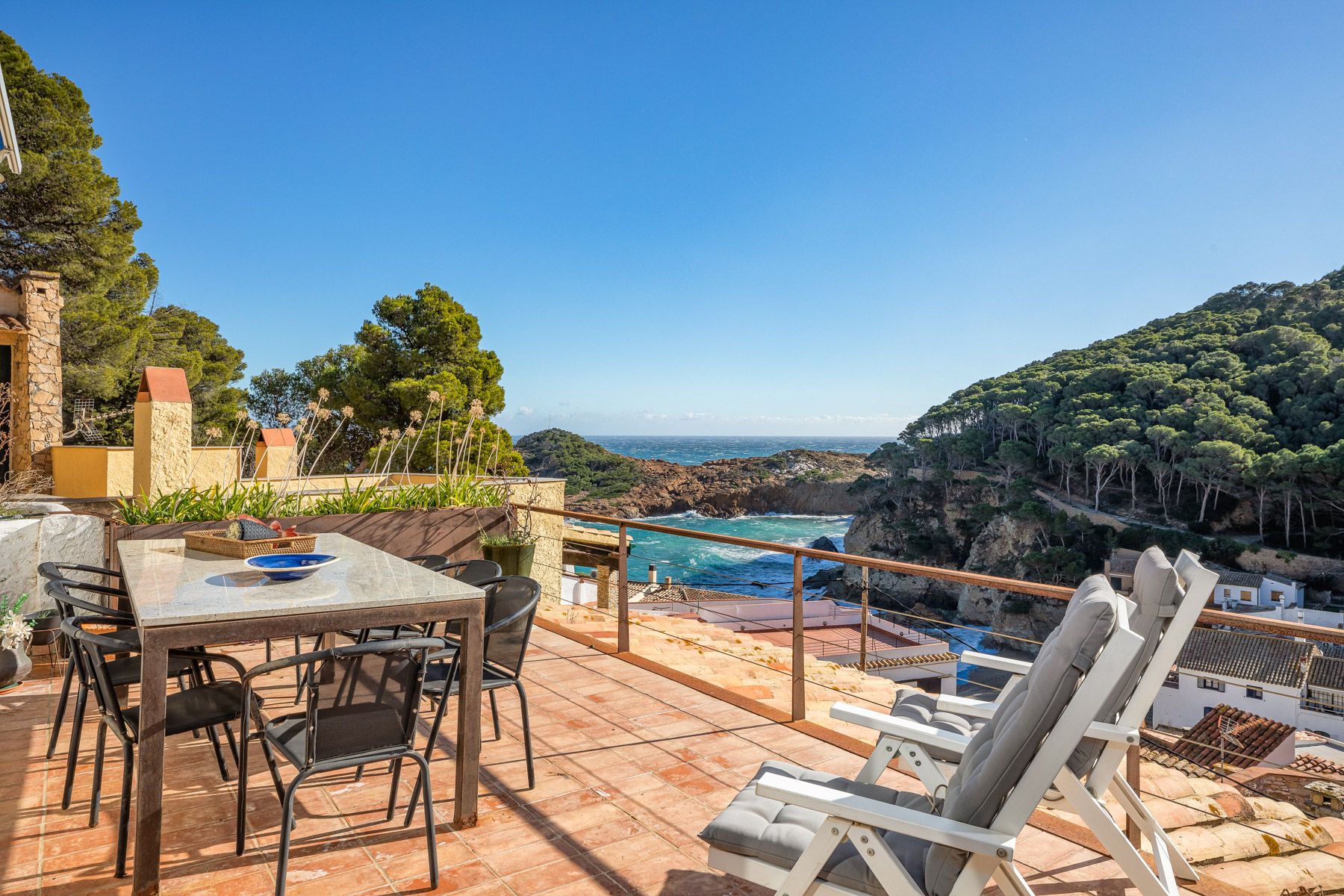 Villa Dorada SaTuna Begur: 4-Bedroom Seafront Villa with Spa & Stunning Cove Views in S