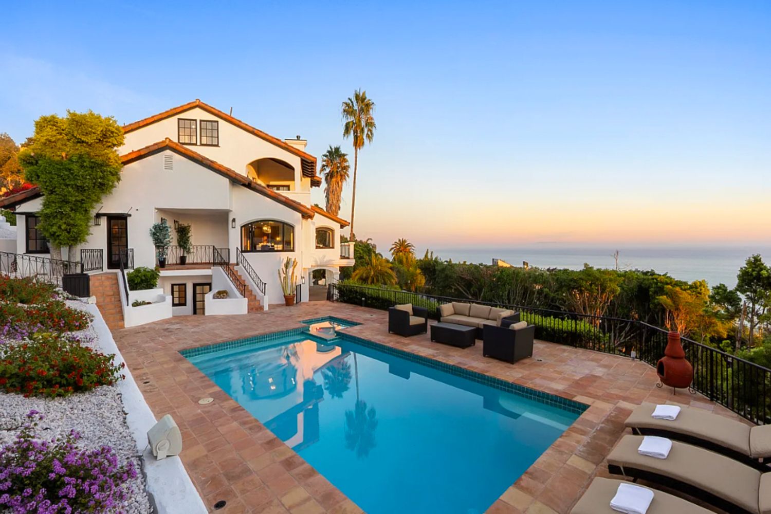 Villa Dorada Topanga Malibu: 5-Bedroom Ocean-View Villa with Cinema Room and Spa in Malib
