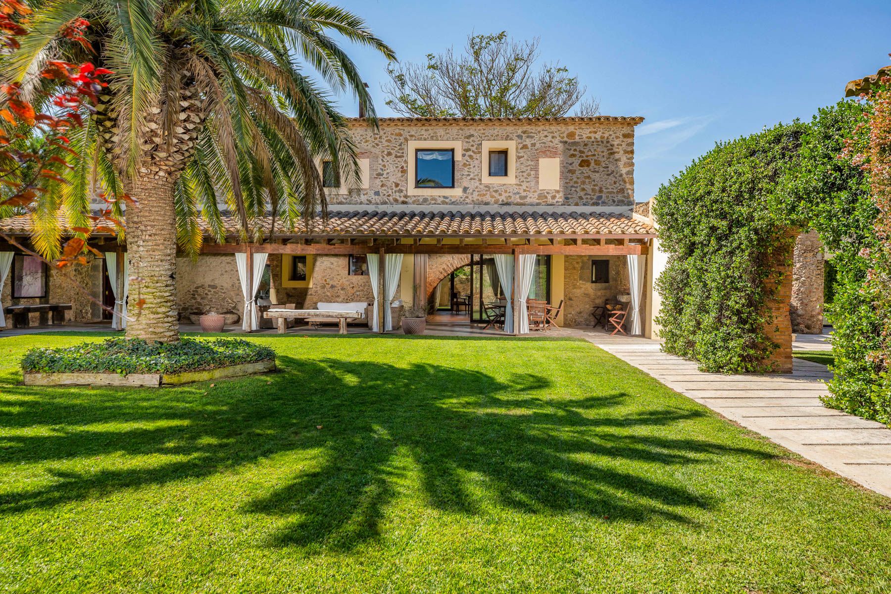 Villa Dorada Torroella Palafrugell: 6-Bedroom Private Estate with Pool & Spa Near Costa Brava Be