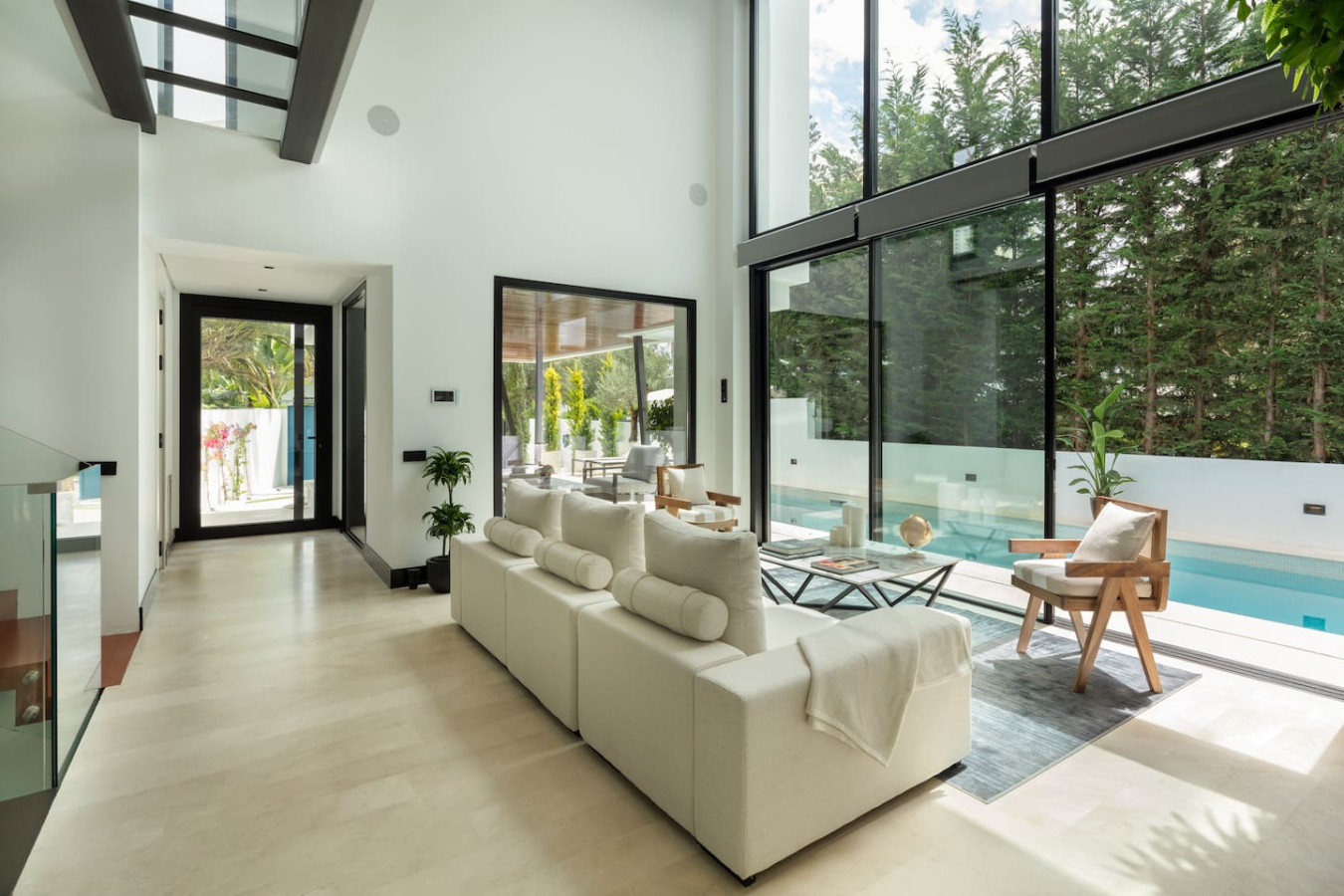 Villa Dorado Albarizas Marbella: Luxury 5-Bedroom Villa with Private Pool and Spa, Marbella