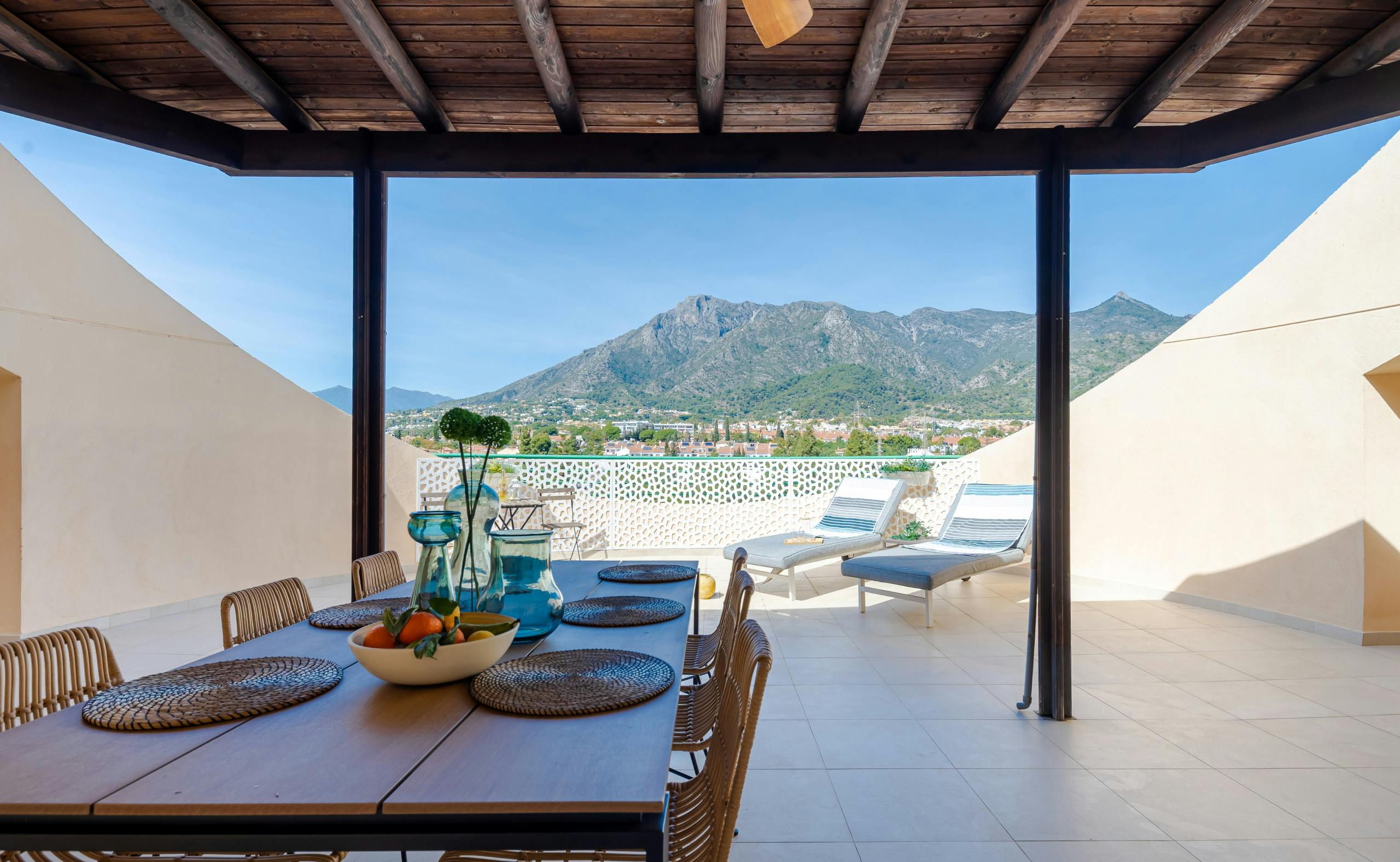 Villa Dorado Alicate Marbella: Luxury 3-Bedroom Apartment with Sea Views and Spa, Marbella