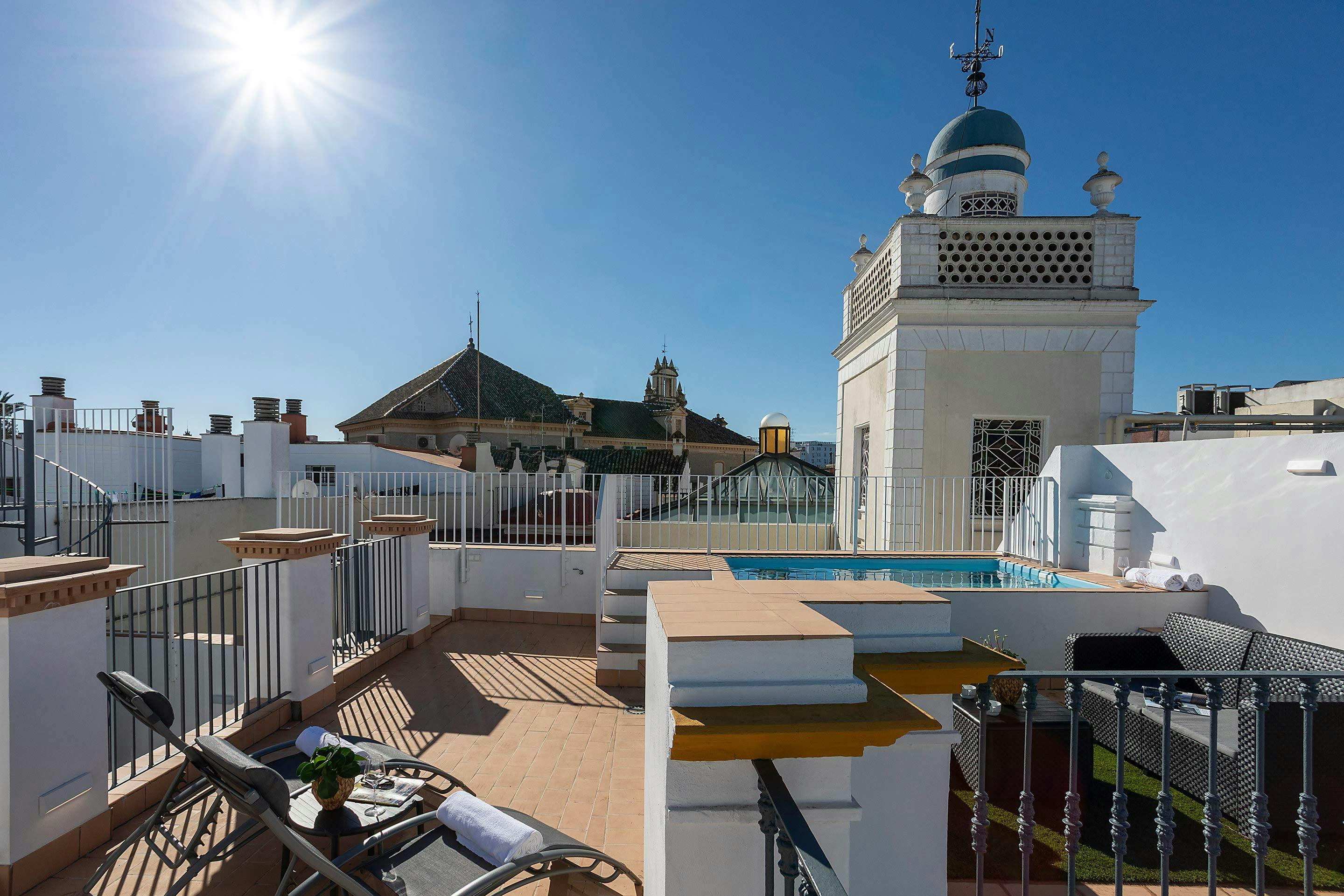 Villa Dorado Aljarafe Sevilla: Luxury 1-Bedroom Apartment with Private Pool and Air-Con, Sevilla