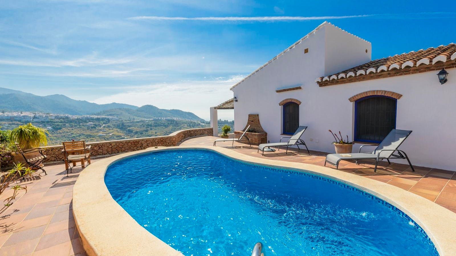 Villa Dorado Aljibe Nerja: Luxury 2-Bedroom Apartment with Sea Views and Pool, Nerja