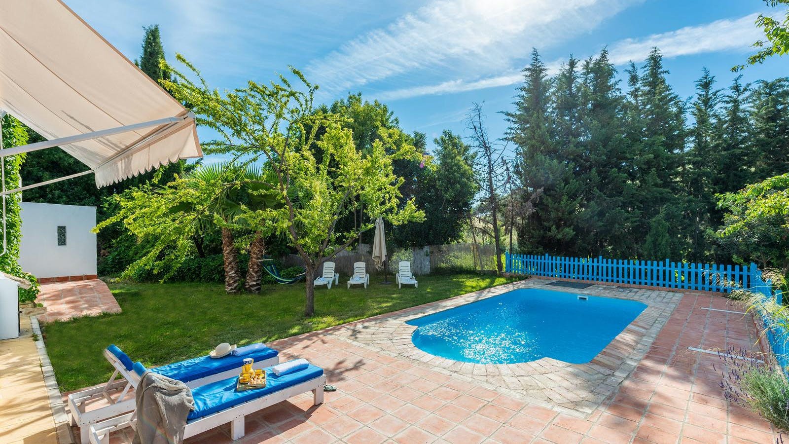 Villa Dorado Aljibes Cordova: Luxury 7-Bedroom Villa with Private Pool and Hot Tub, Cordova