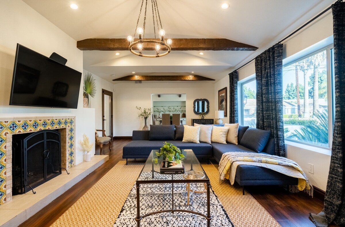 Villa Dorado Burbank Toluca: Luxury 4-Bedroom Apartment with Pool and Spa, Toluca Lake