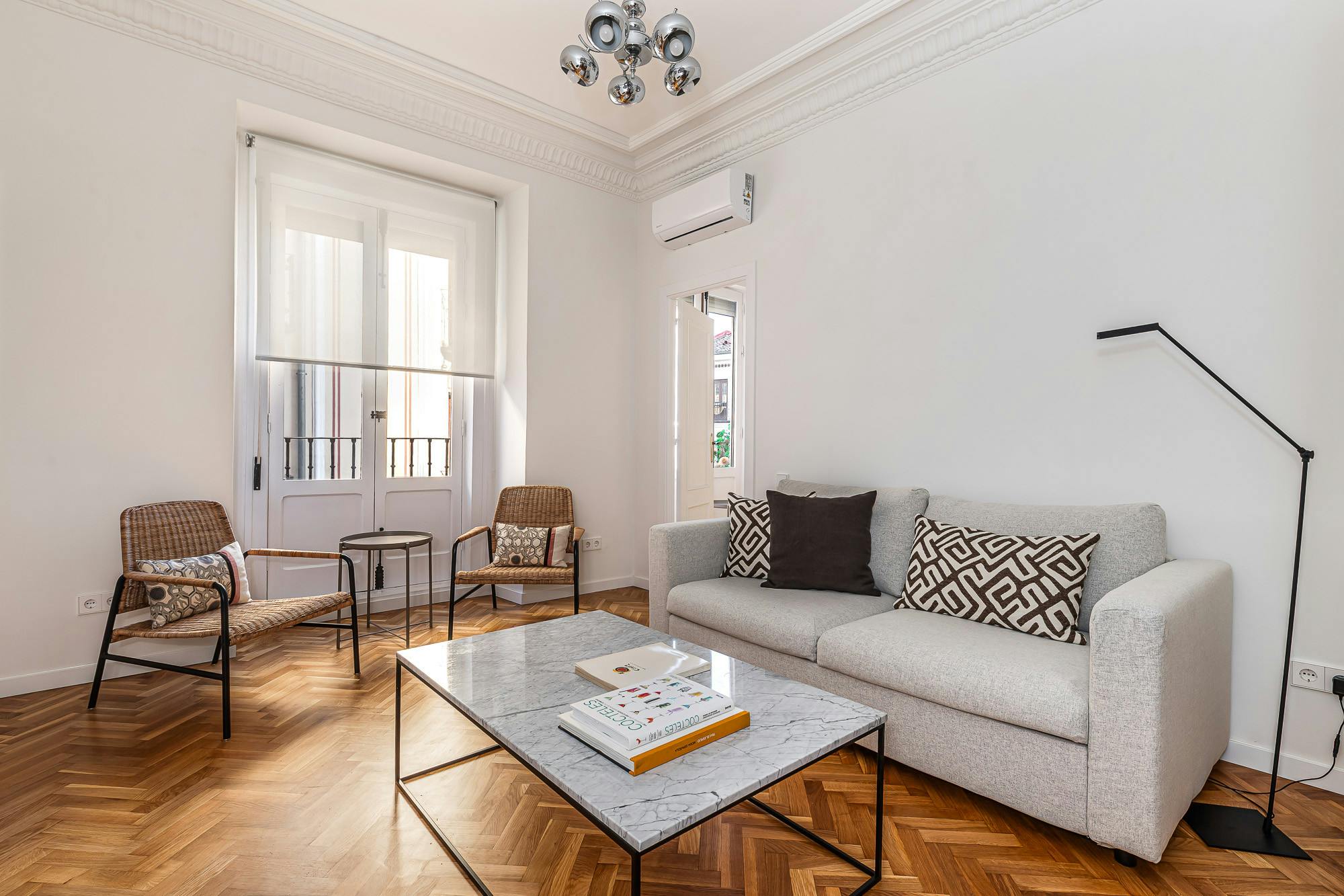 Villa Alborada Lavapiés Antón Lavapiés: Luxury 2-Bedroom Villa with Spa and Air-Con in Madrid Lavapiés