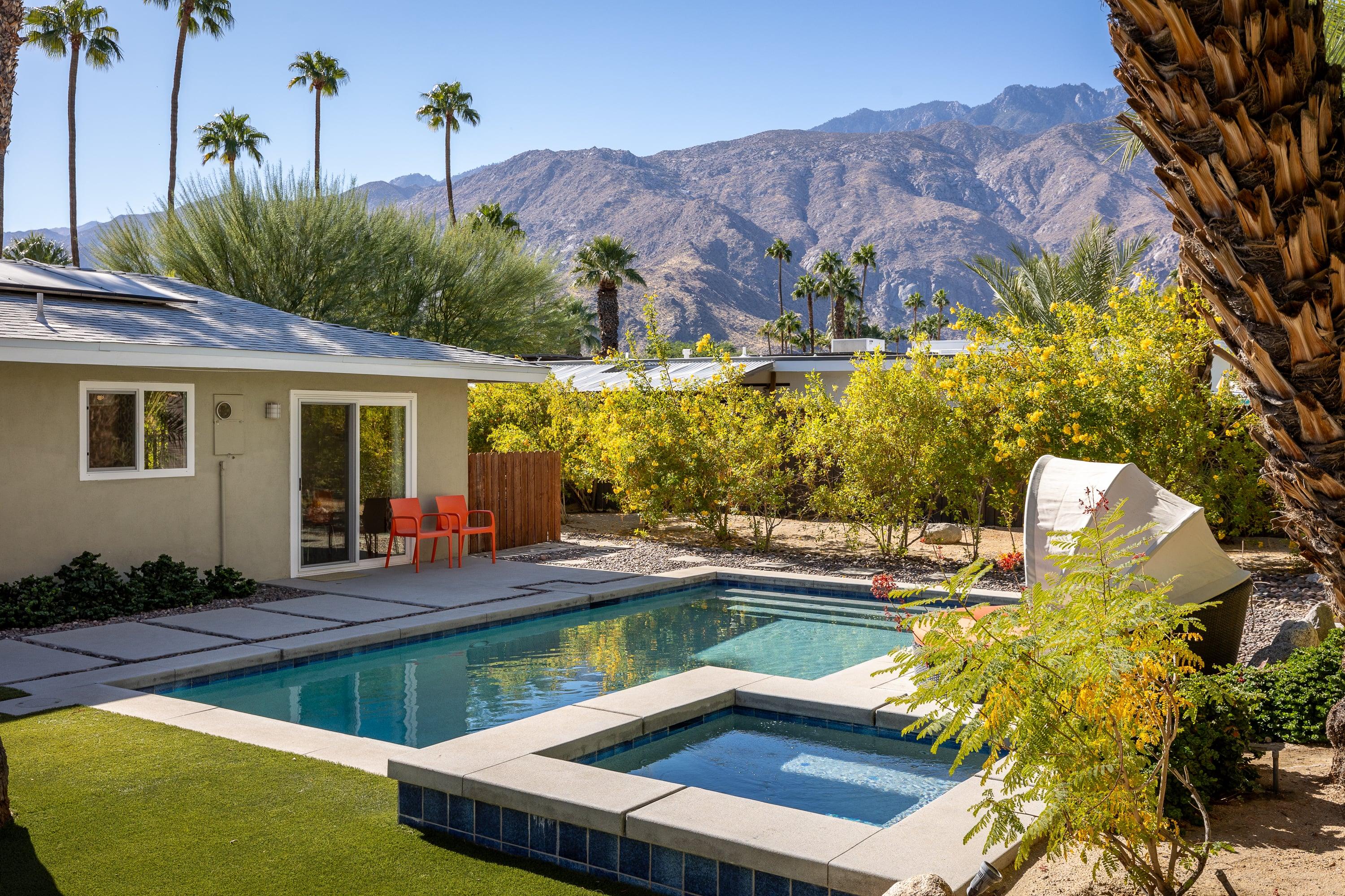 Villa Dorado Mesquite Palm Springs: Luxury 2-Bedroom Villa with Hot Tub and Private Parking, Palm Springs