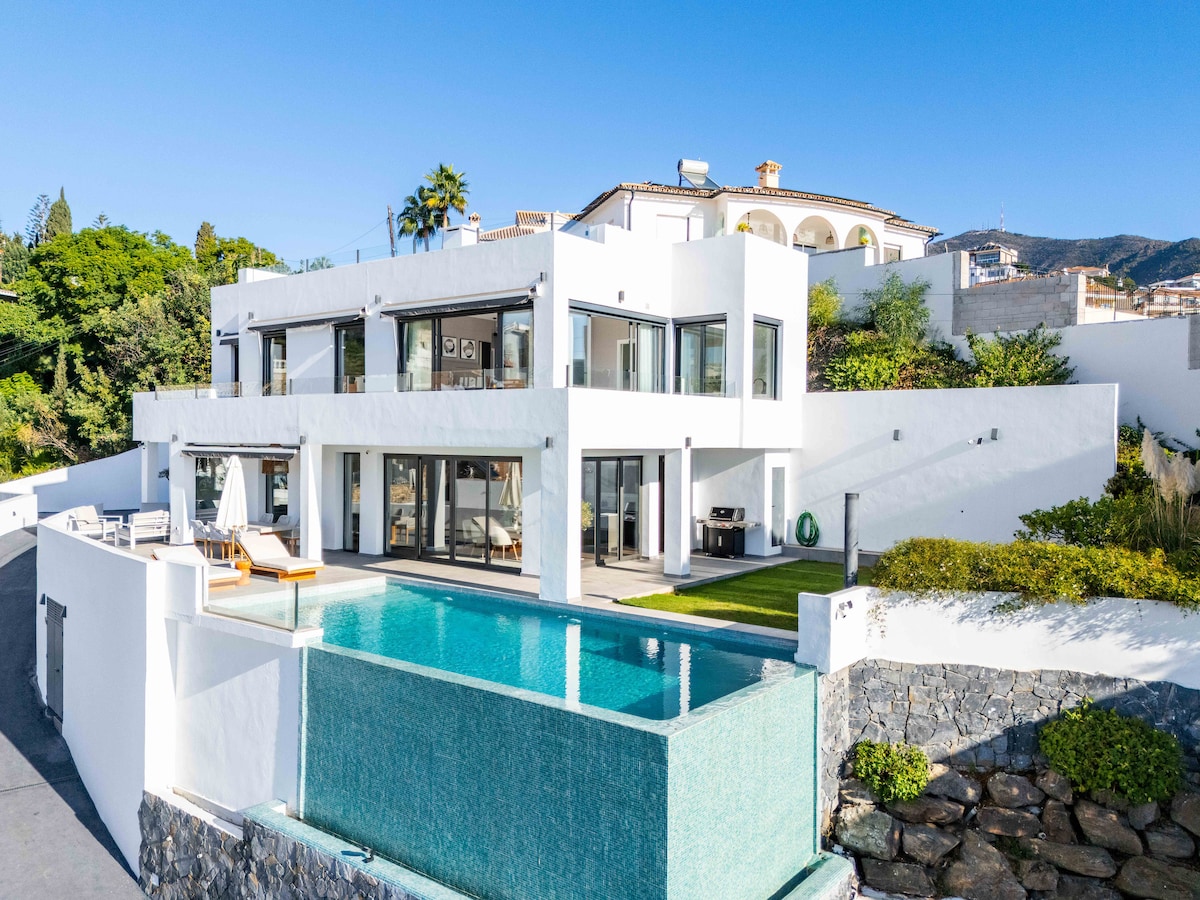 Villa Dorado Miramar Torreblanca Fuengirola: Luxury 5-Bedroom Villa with Infinity Pool and Sea Views, Fuengirola