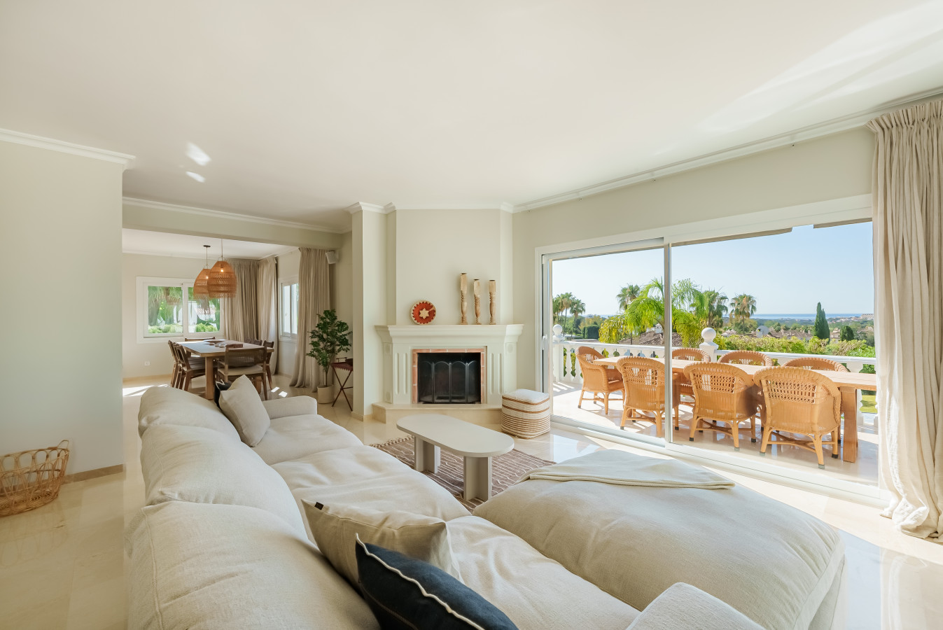 Villa Dorado Mistral Nagüeles Marbella: Luxury 6-Bedroom Villa with Private Pool and Sea Views, Marbella