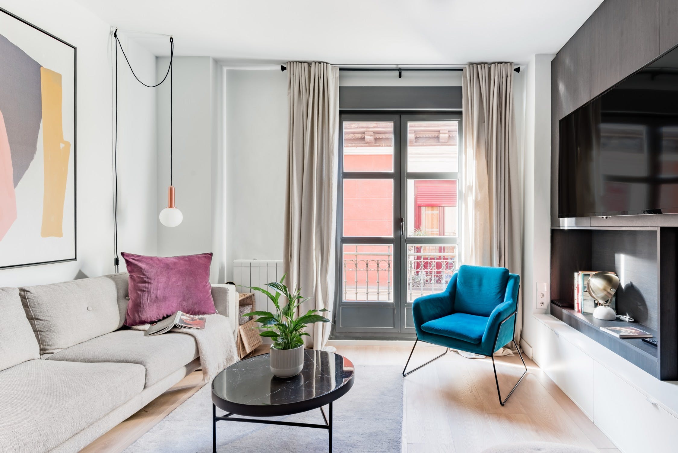 Villa Dorado Sabatini Madrid: Luxury 2-Bedroom Apartment with Air Conditioning, Opera y Palacio Real Madrid