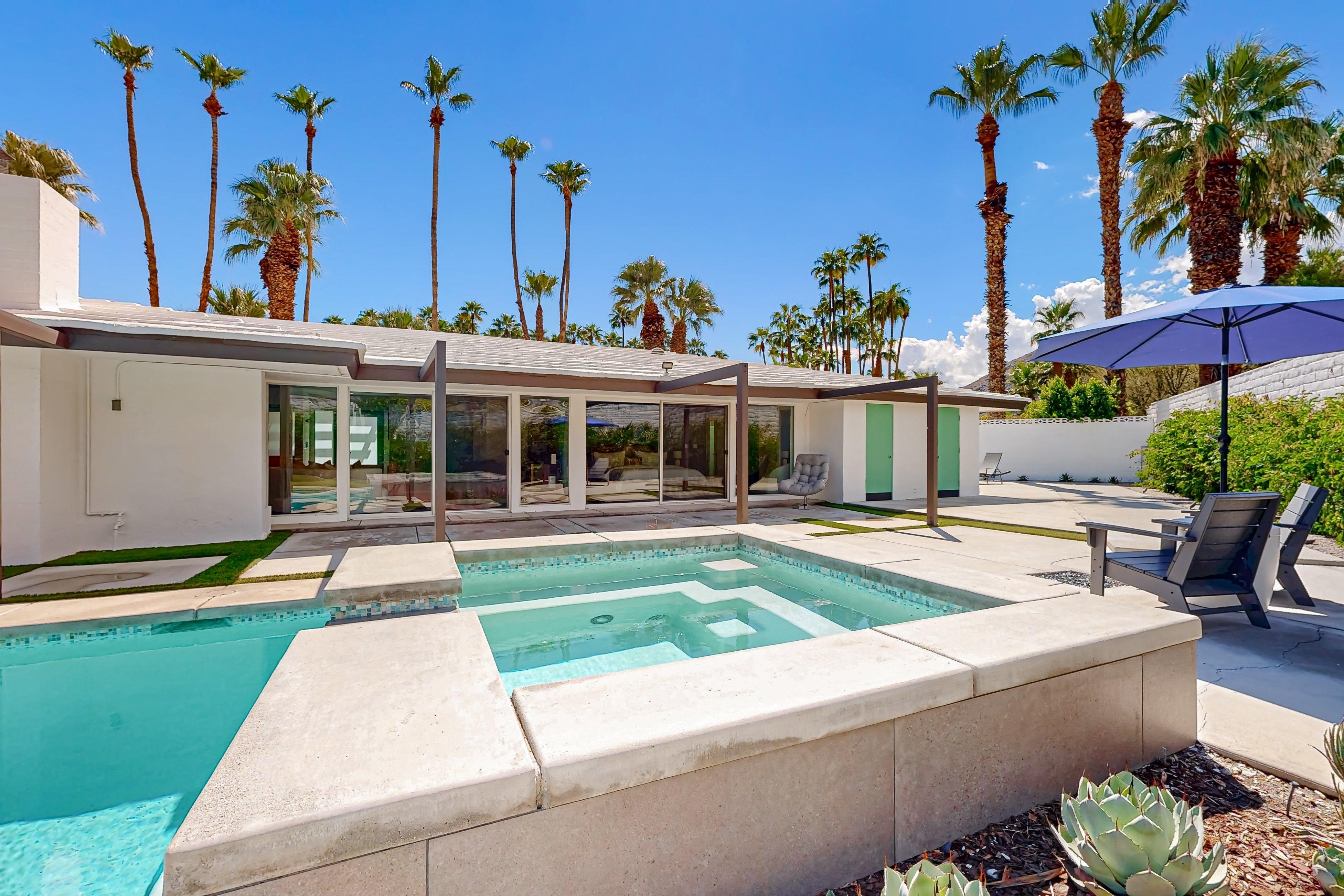 Villa Dorado Tahquitz Palm Springs 1461416: Luxury 4-Bedroom Villa with Hot Tub and Private Parking, Palm Springs