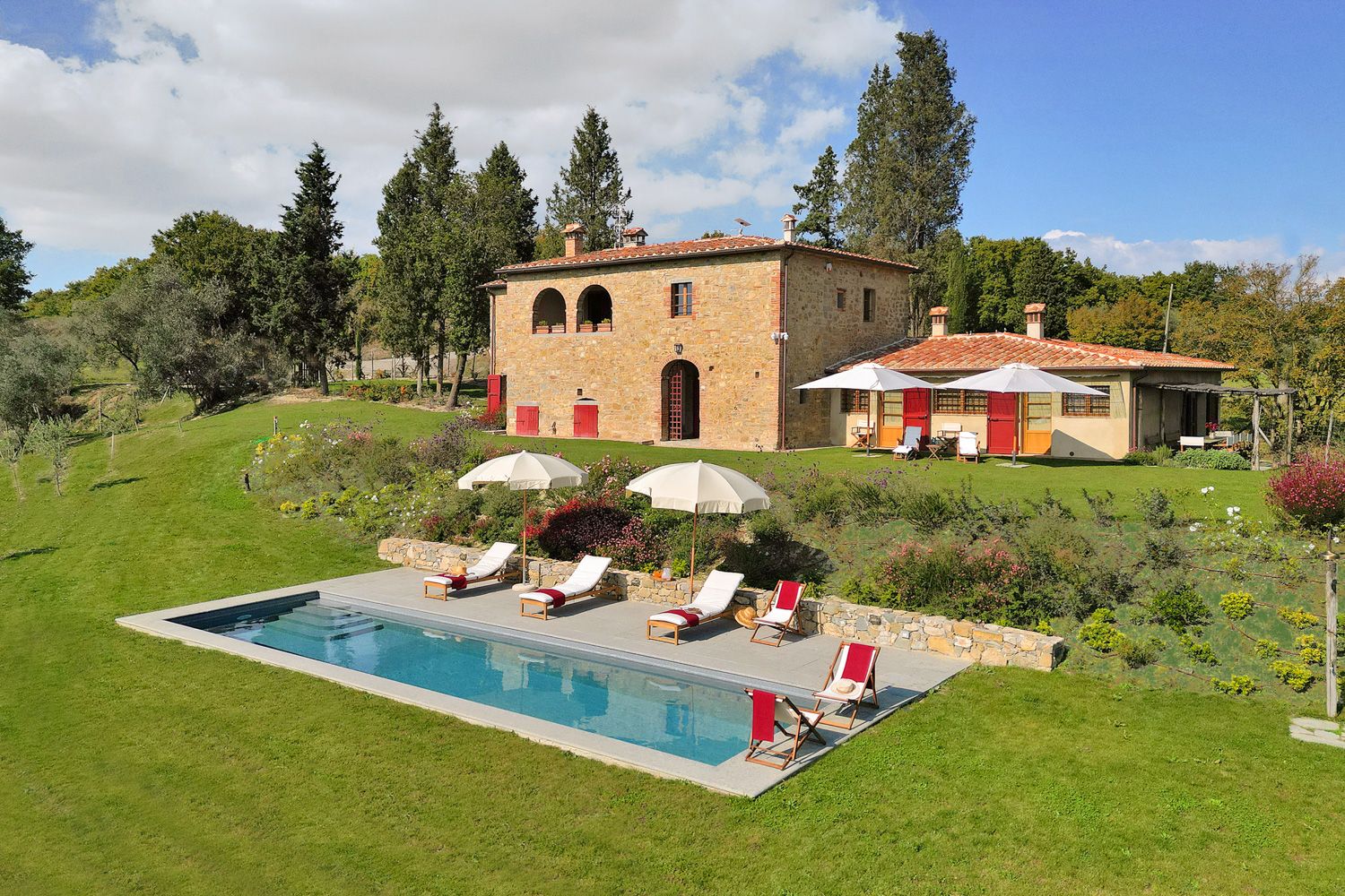 Villa Dorata Lucignano Arezzo: 4-Bedroom Tuscan Farmhouse with Private Spa and Olive Grove
