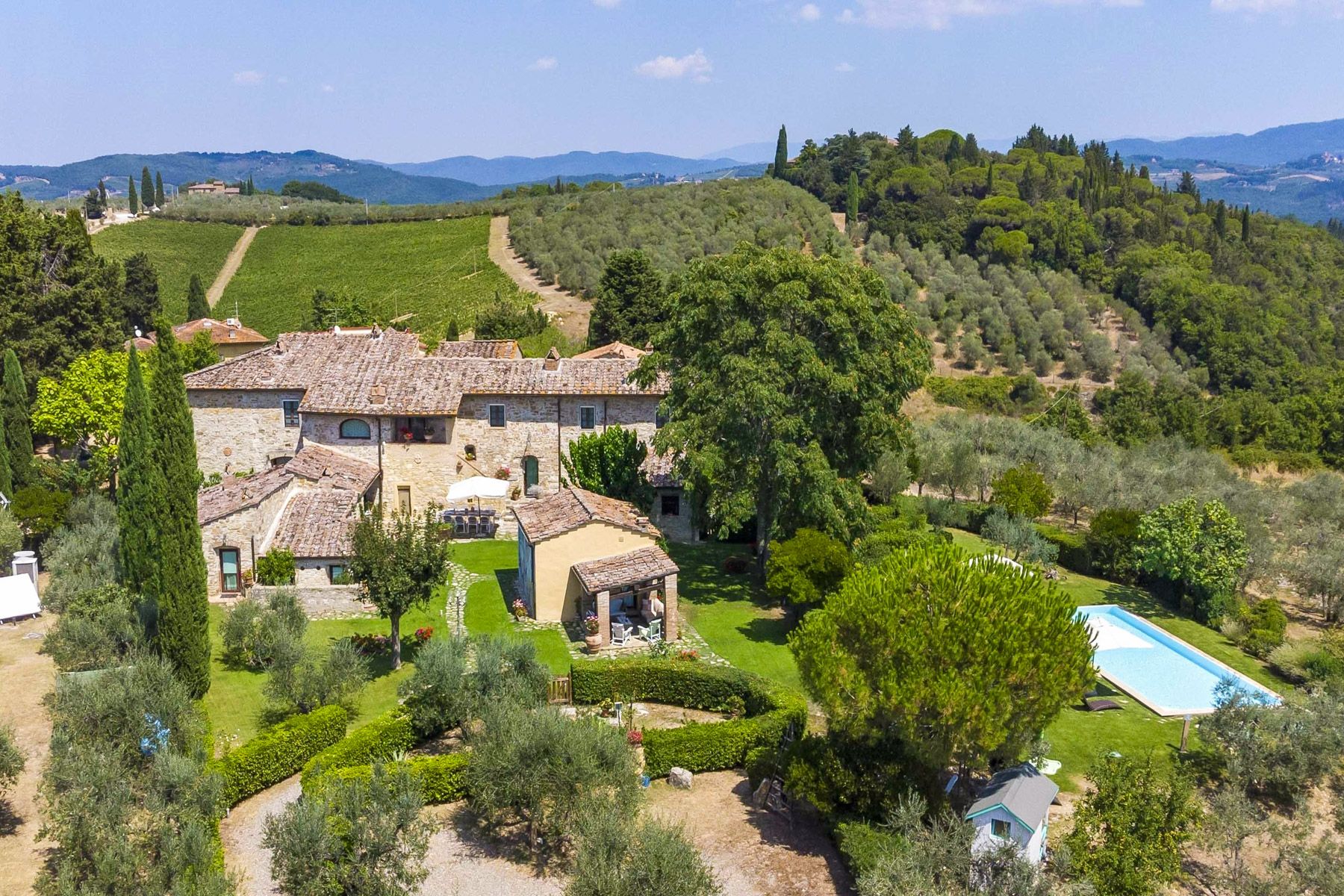 Villa Dorata Settignano Florence: 6-Bedroom Villa with Infinity Pool and Vineyard Views in Flo