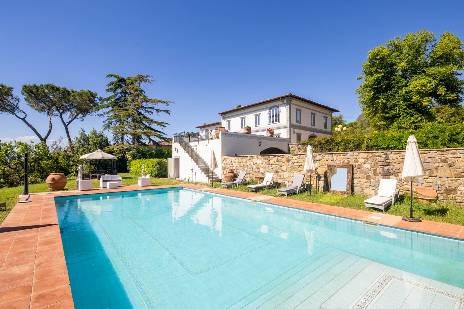 Villa Dorata Settignano Florence: 8-Bedroom Historic Estate with Tennis Court, Spa & Vineyard
