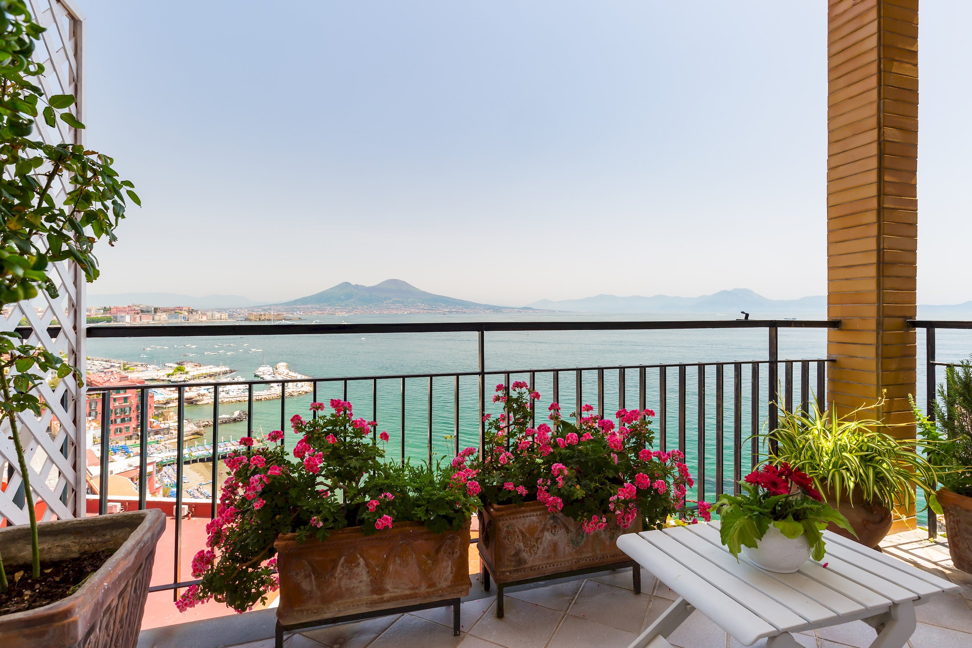 Villa Dorato Grotta Posillipo Napoli: Luxury 2-Bedroom Apartment with Sea Views and Spa, Naples