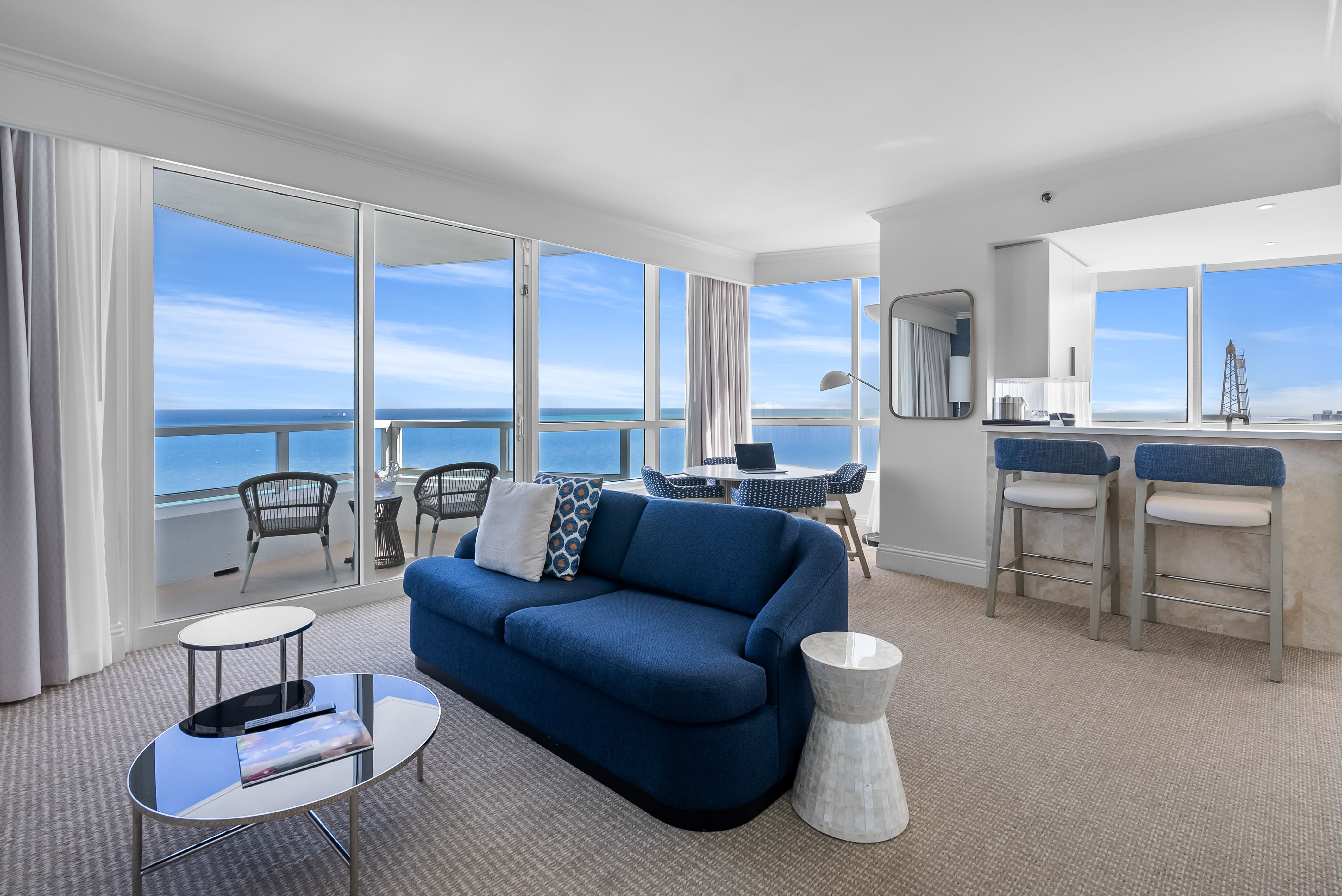 Villa Dorato Normandy Normandy: Luxury 1-Bedroom Apartment with Beachfront and Spa Access, Miami Beach