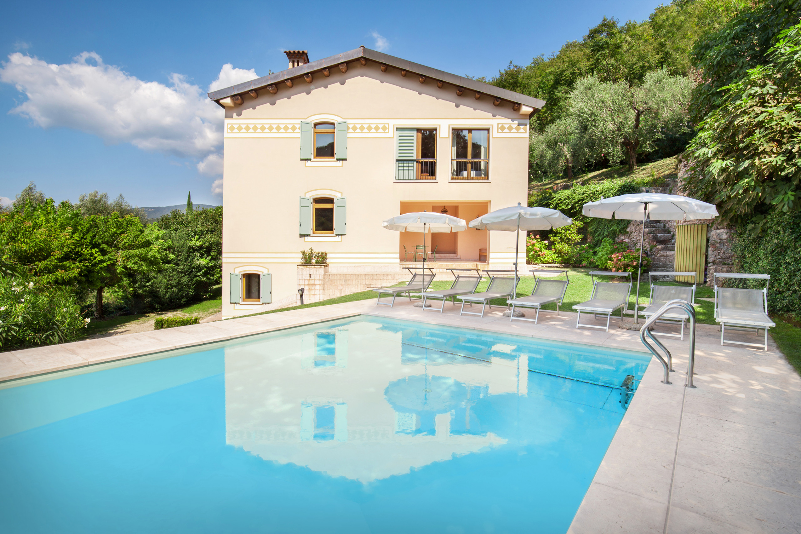 Villa Dorato Poggio Quinzano Verona: Luxury 4-Bedroom Villa with Private Pool and Spa, Verona