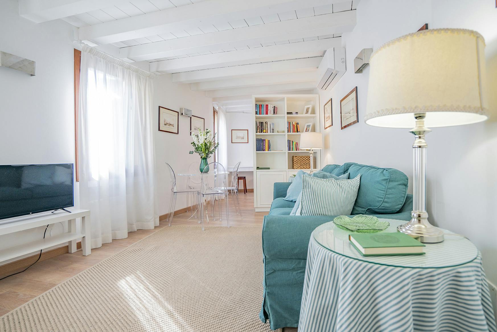 Villa Dorato San Zaccaria Venezia: Luxury 2-Bedroom Apartment with Sea Views in San Marco, Venice