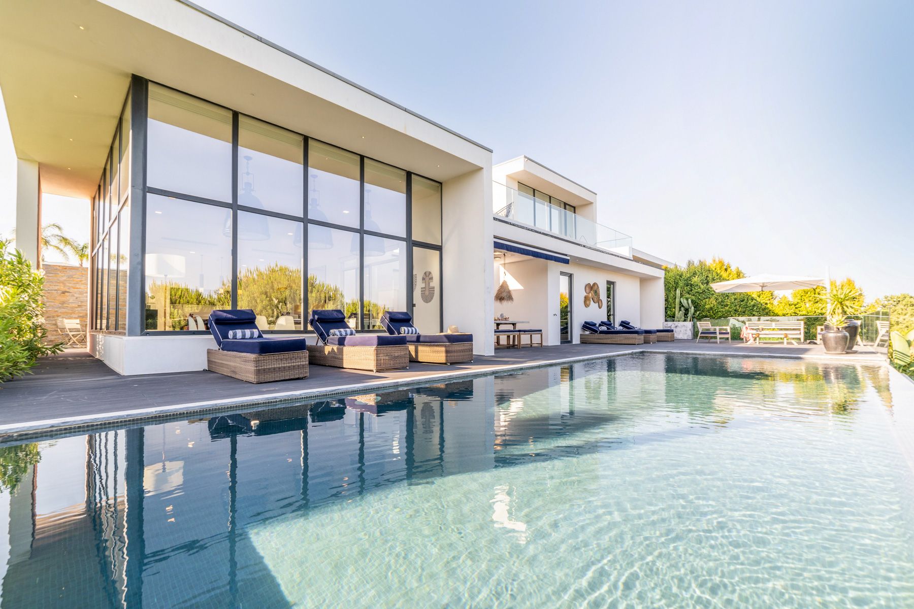 Villa Dourada Arrábida Setúbal: 5-Bedroom Villa with Infinity Pool & Mountain Views in Setub