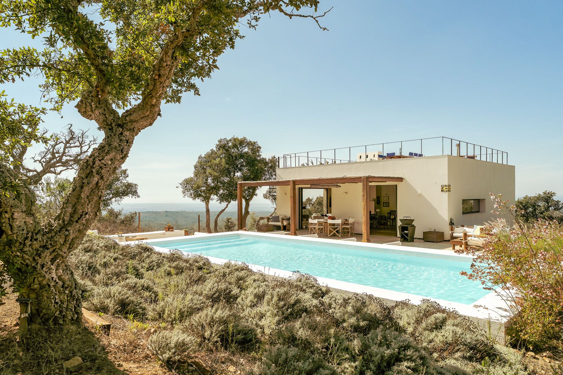 Villa Dourada Carvalhal Comporta: 4-Bedroom Villa with Spa, Cork Forest Views and Pool in Comp