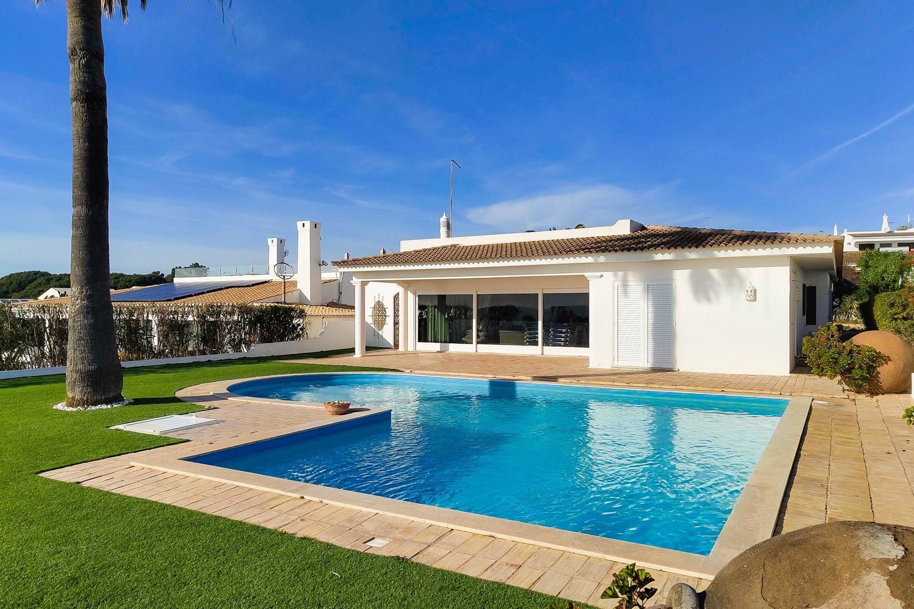 Villa Dourada Falésia Albufeira: 5-Bedroom Sea View Villa with Pool and Spa in Olhos de Água,