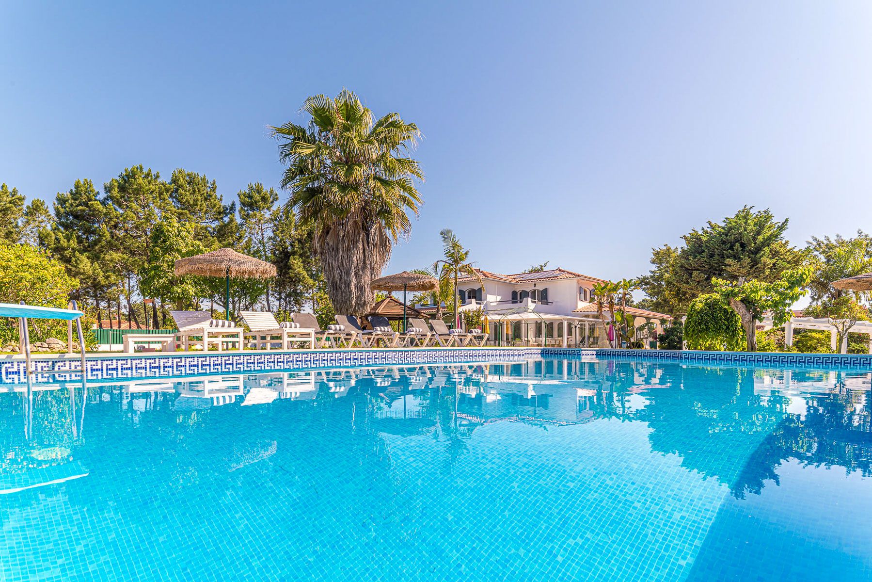 Villa Dourada Quinta Aroeira: 7-Bedroom Villa with Spa, Games Room & Gardens Near Aroeira