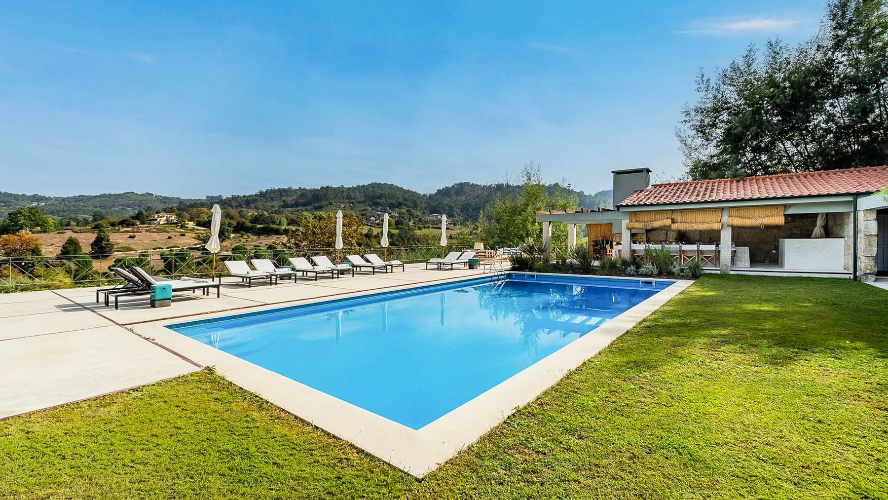 Villa Dourada Tâmega Amarante: 6-Bedroom Riverside Villa with Private Pool & Spa near Douro