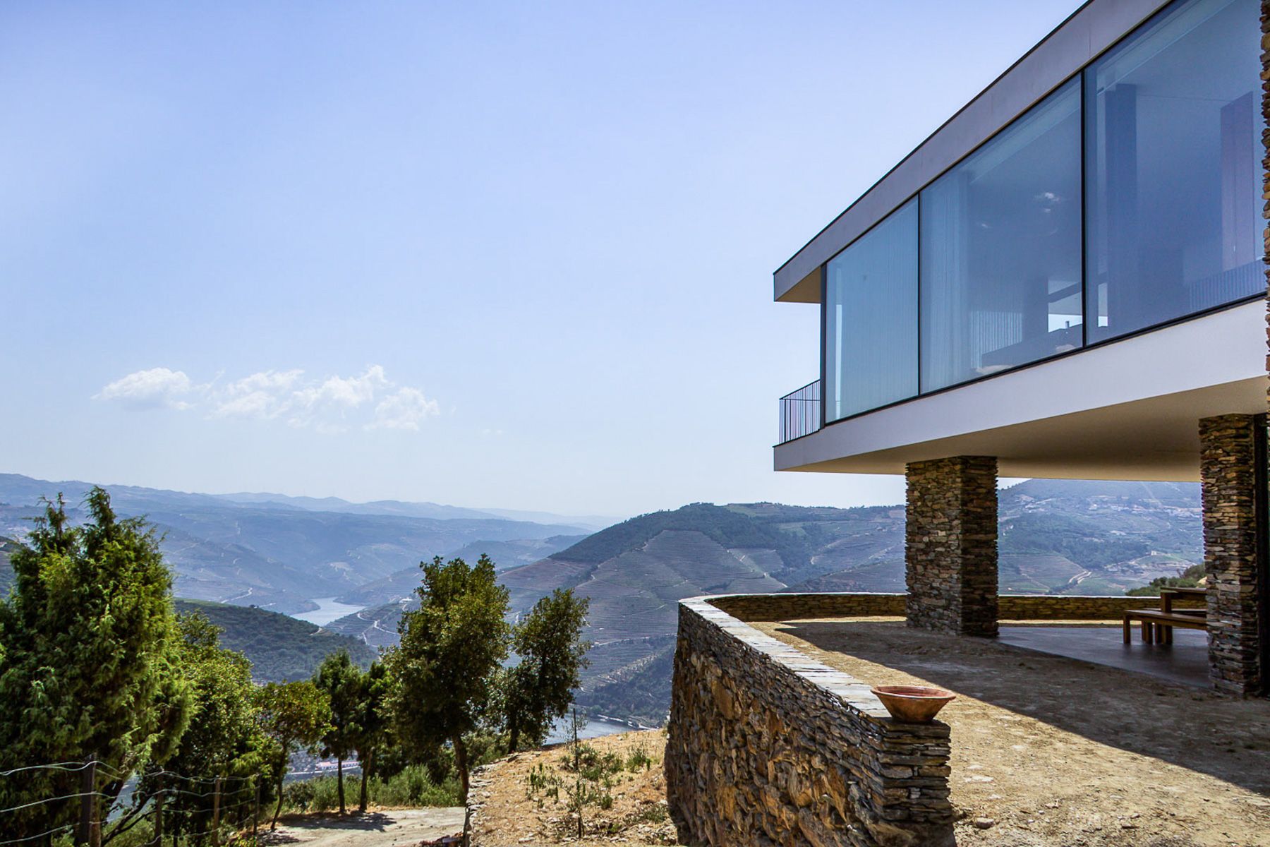 Villa Dourado Pinhão Douro: 6 Bedroom Villa with Vineyard Views, Pool & Spa in Douro Val