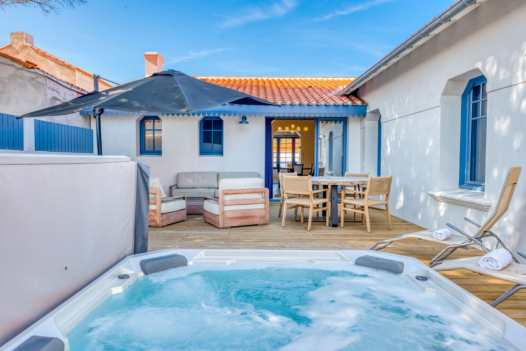 Villa Écume Boisvinet SaintGilles: 3-Bedroom Villa with Hot Tub Near Beach on Atlantic Coast Fr