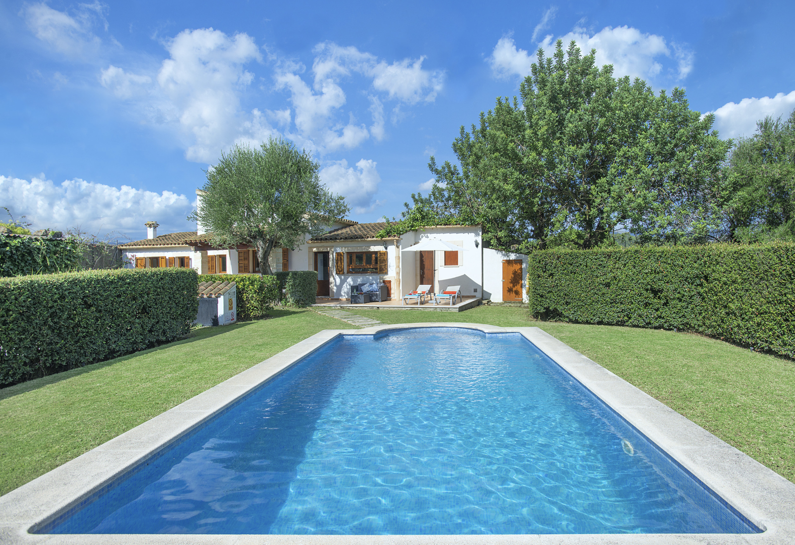 Villa Embat Esmeralda Boquer Alcudia: Luxury 1-Bedroom Villa with Private Pool and Sea Views, Alcudia