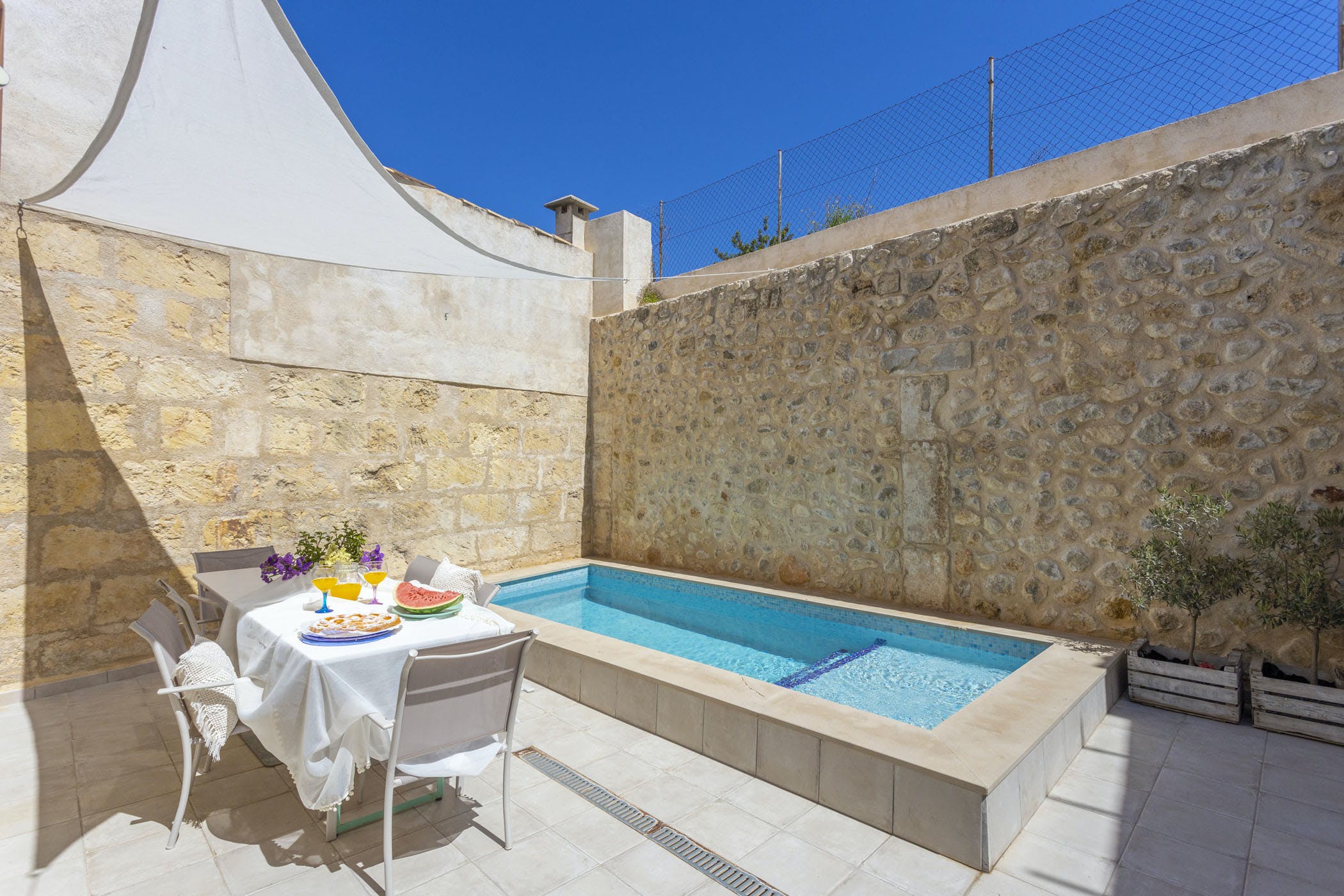 Villa Embat Oleandro Campanet: Luxury 3-Bedroom Villa with Private Pool and Sauna, Mallorca Raiguer