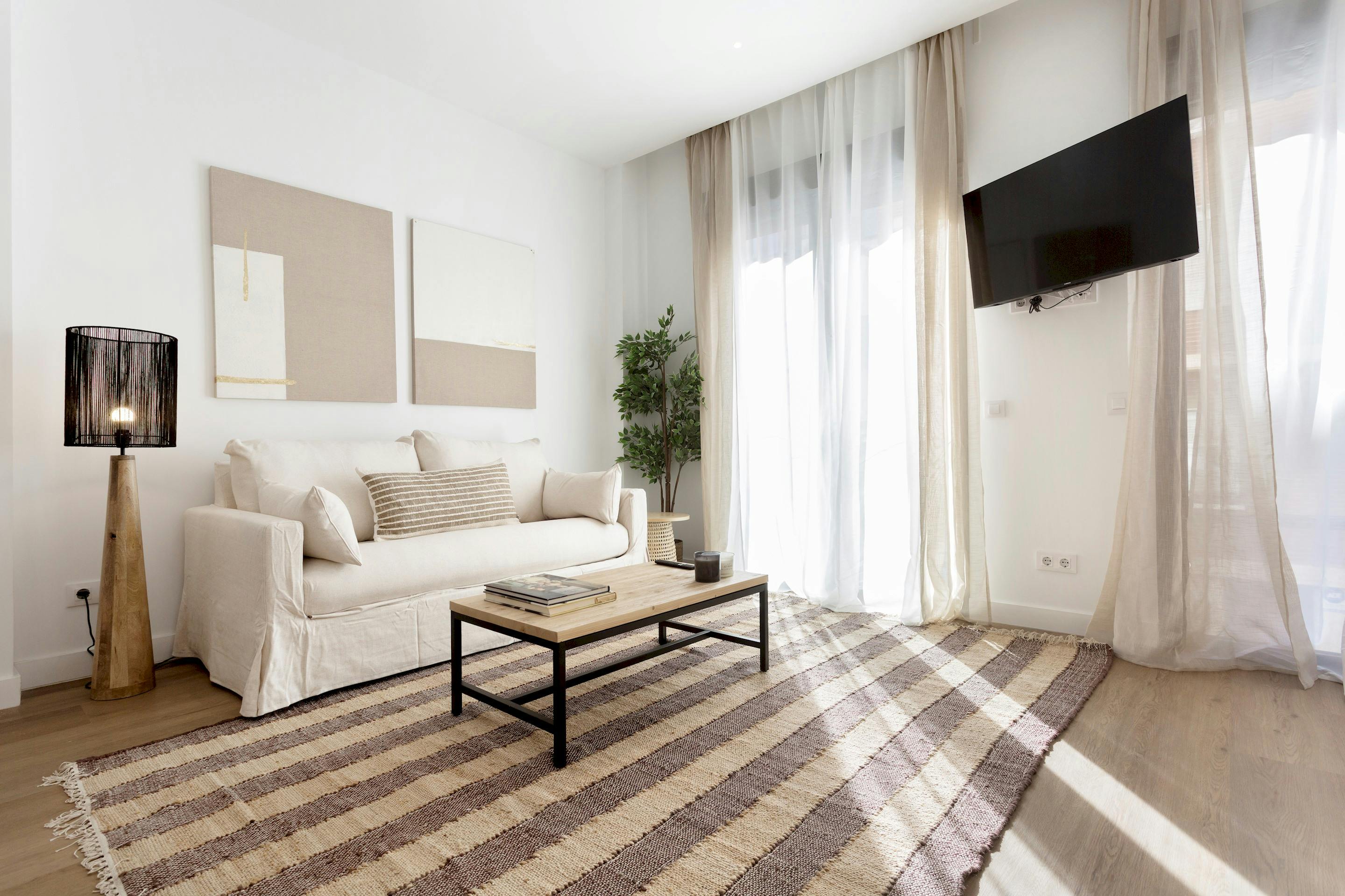 Villa Embat Oleandro Salamanca: Charming 2-Bedroom Townhouse Rental with Air-Con in Madrid Salamanca