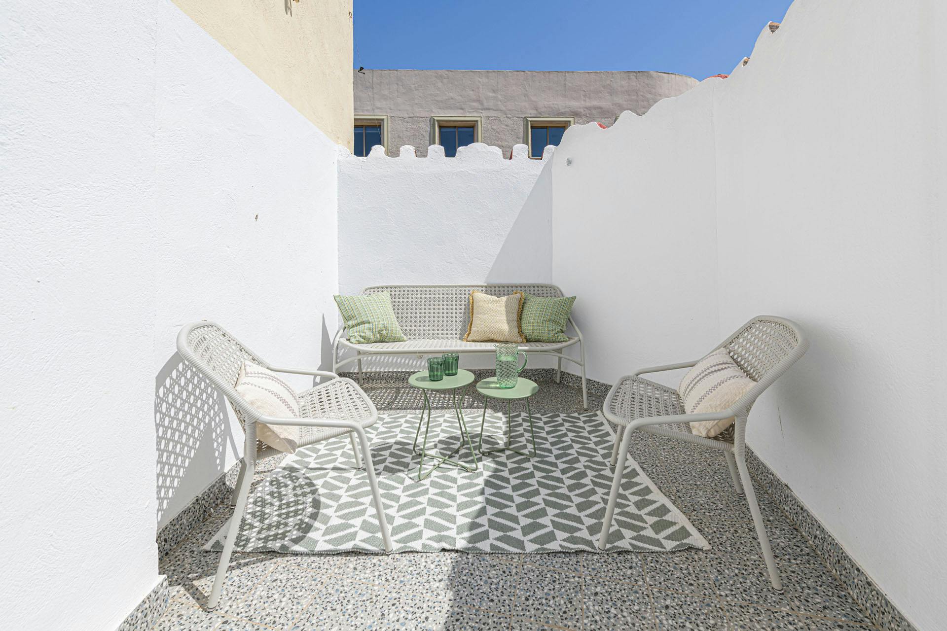 Villa Esmeralda Alcazabilla Malaga: Luxury 2-Bedroom Apartment with Private Terraces and Parking, Malaga Centro Historico