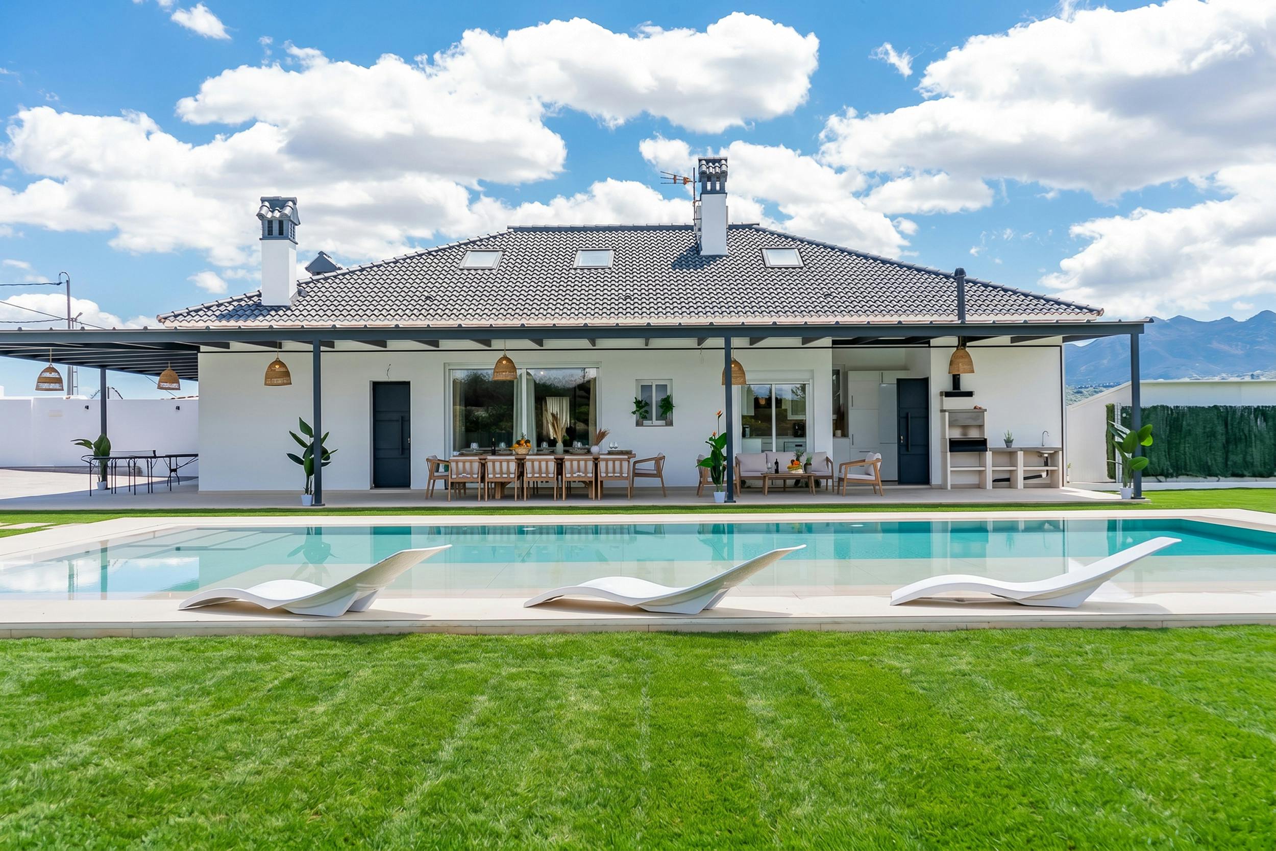 Villa Esmeralda Alhaurín Guadalhorce: Luxury 6-Bedroom Villa with Heated Pool and Gym, Valle del Guadalhorce