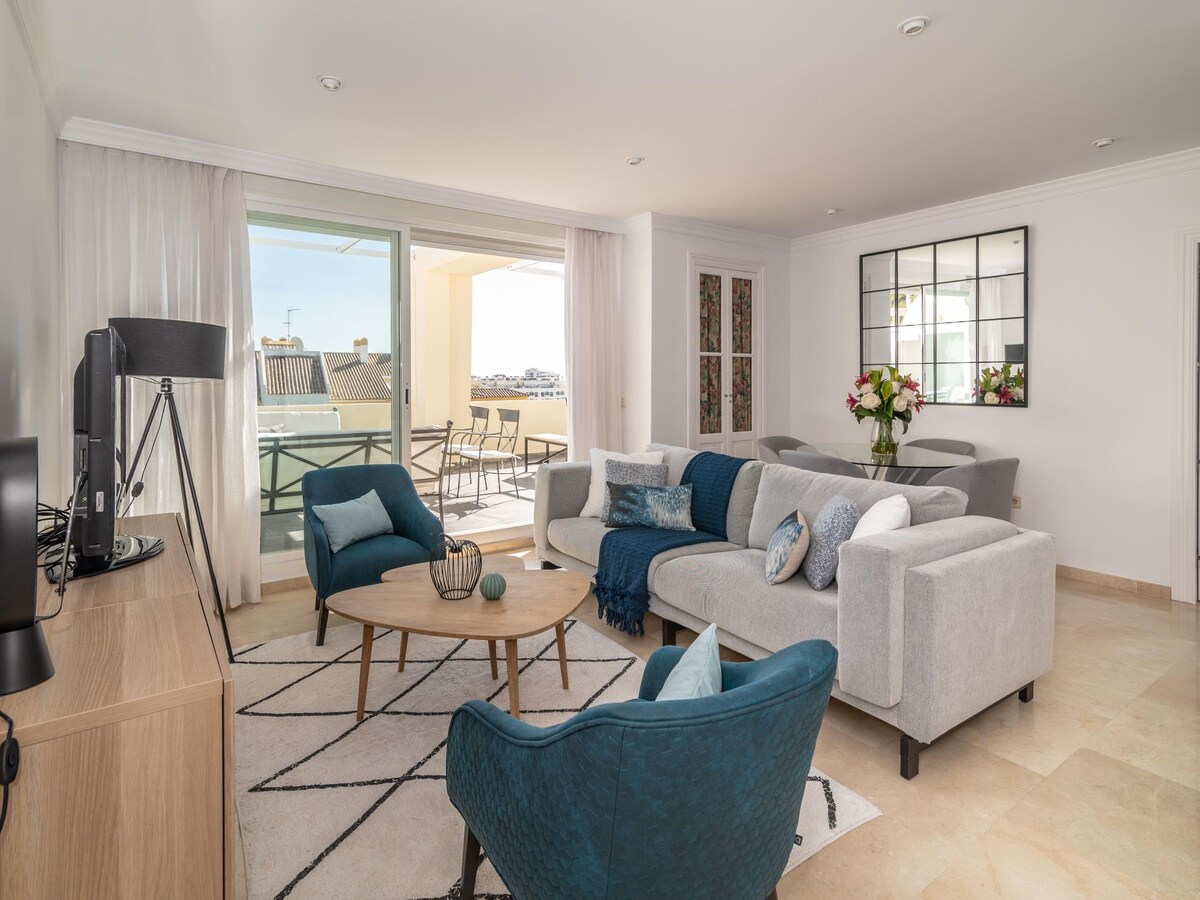 Villa Oleandro Bahía de Marbella Marbella: Luxury 3-Bedroom Apartment with Sea View and Pool, Marbella