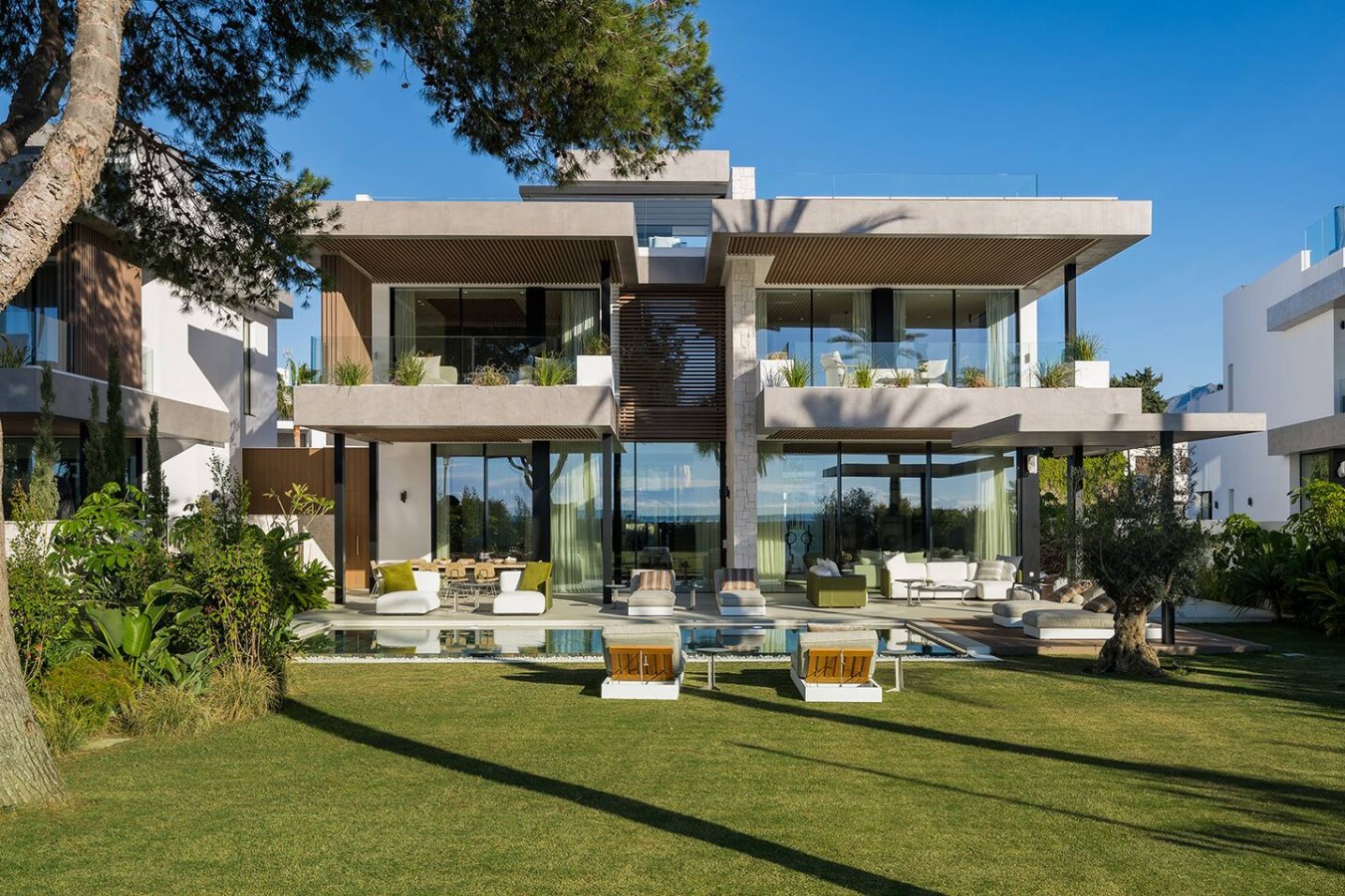 Villa Esmeralda Arenal San Pedro: Luxury 5-Bedroom Villa with Private Pool and Sea Views, San Pedro de Alcántara
